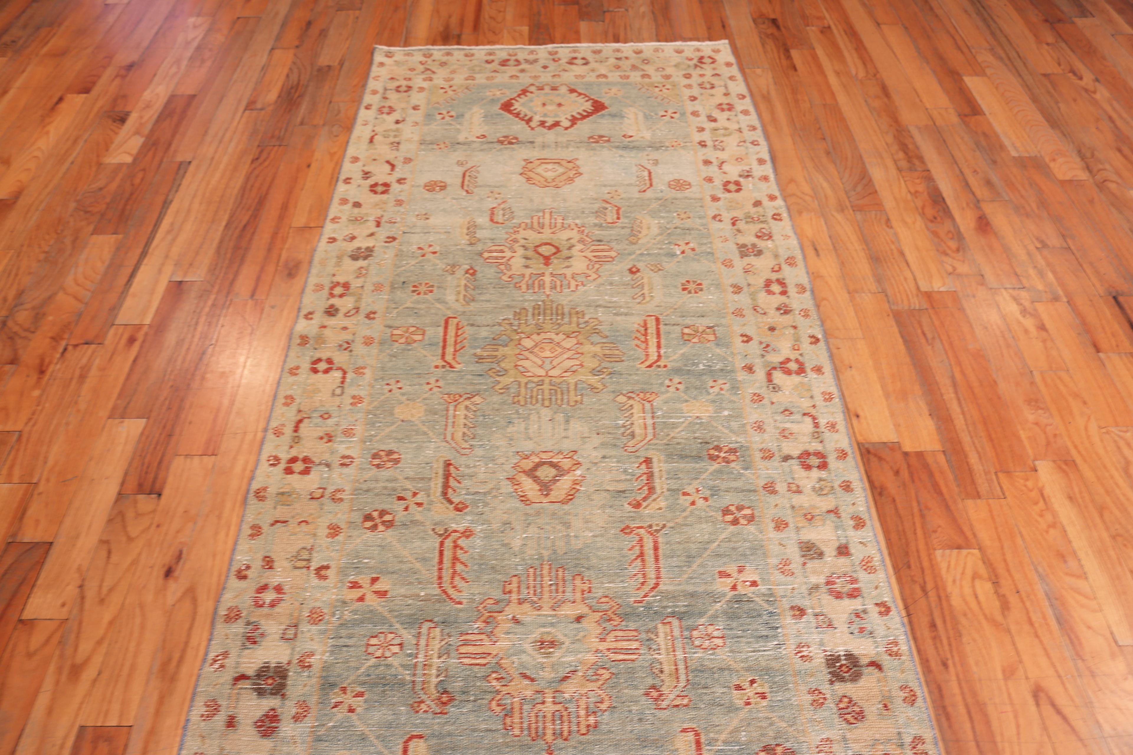 Wunderschöner Vintage Persian Malayer Runner Rug Desert Bloom in Terracotta und Mist, Herkunftsland: Persien, Entstehungszeit: Vintage By