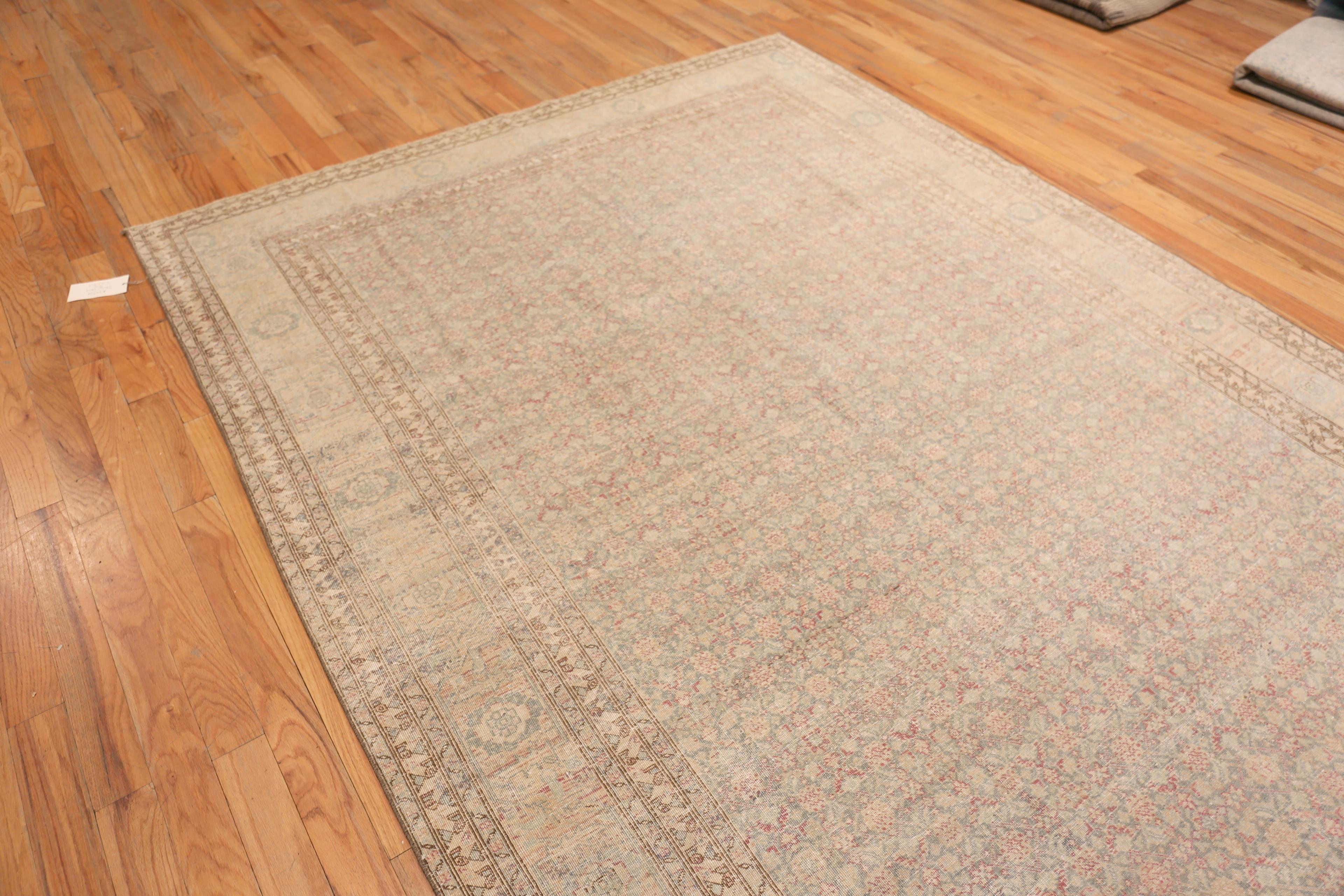 Superbe Tapis Persan Vintage Tabriz tissé de Pâle Rêverie, Pays d'origine : Perse, Circa date : Vintage