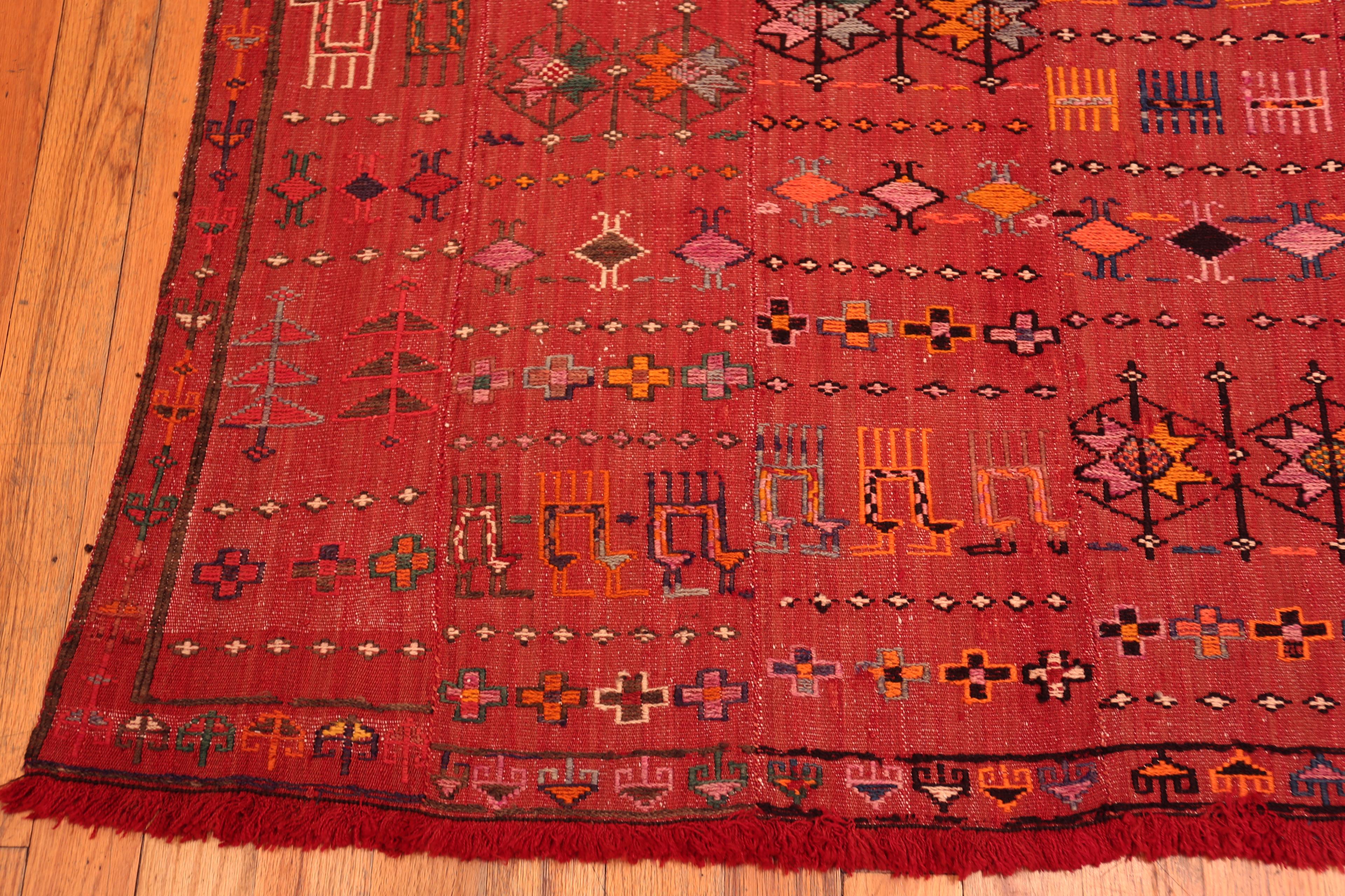 Nazmiyal Collection Vintage persischen Stammes-Teppich 4 ft 8 in x 5 ft 6 in (Persisch) im Angebot