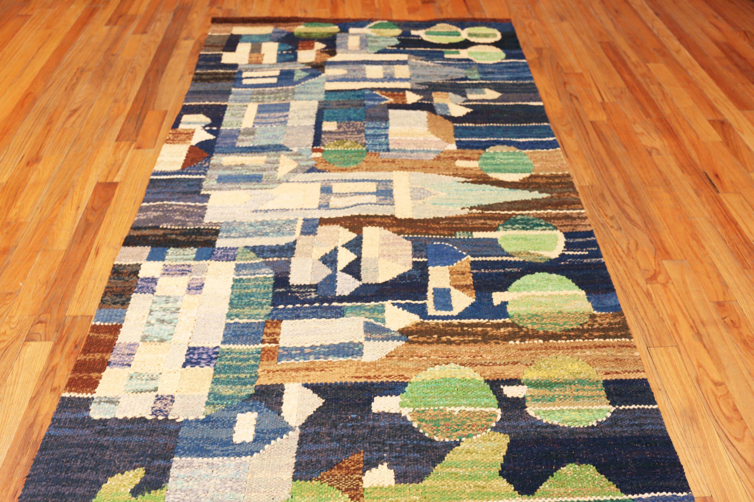 Nazmiyal Collection Alfombra Escandinava Vintage Sueca Kilim 5 pies x 19 pies 4 pulgadas Sueco en venta