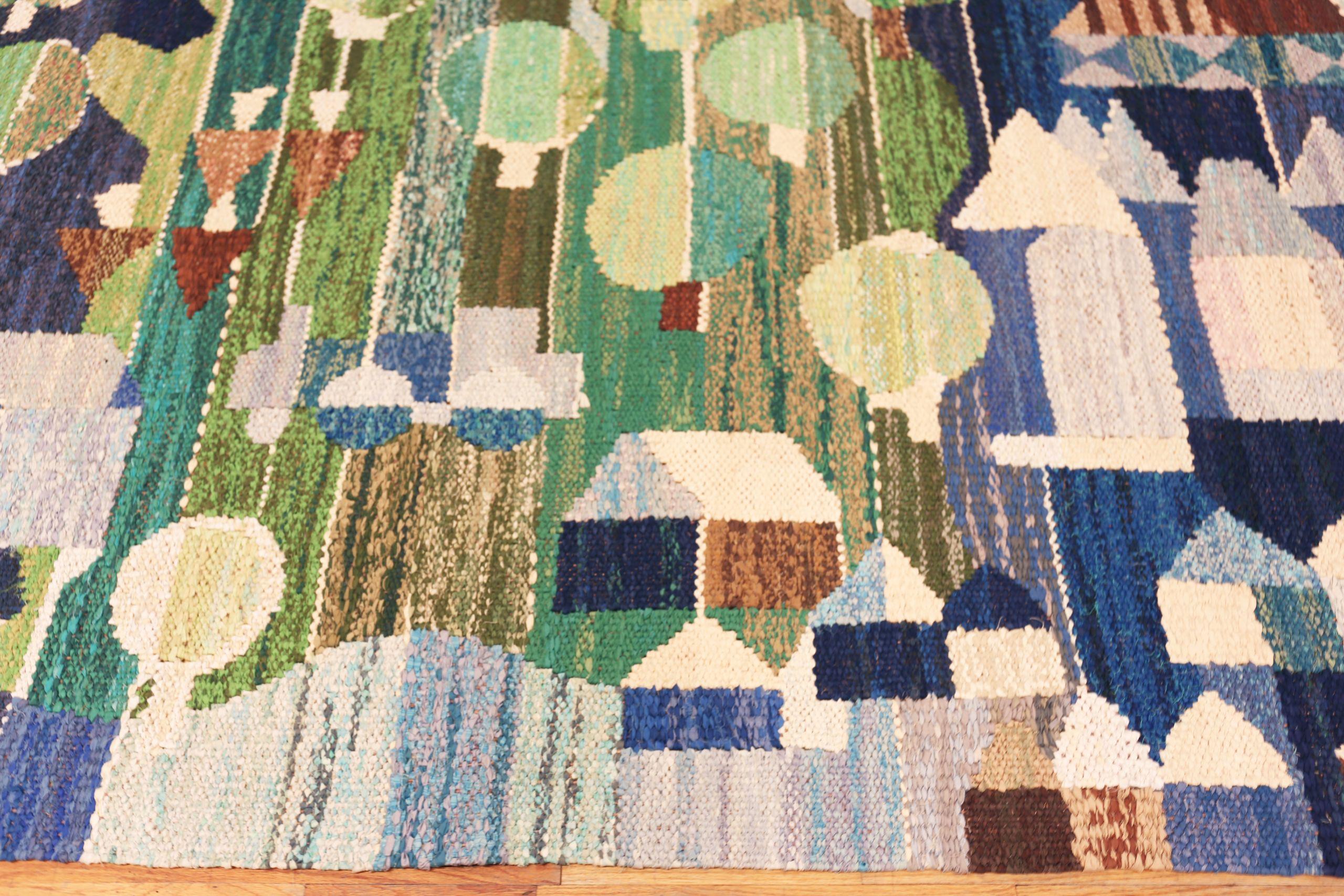 Nazmiyal Collection Alfombra Escandinava Vintage Sueca Kilim 5 pies x 19 pies 4 pulgadas siglo XX en venta