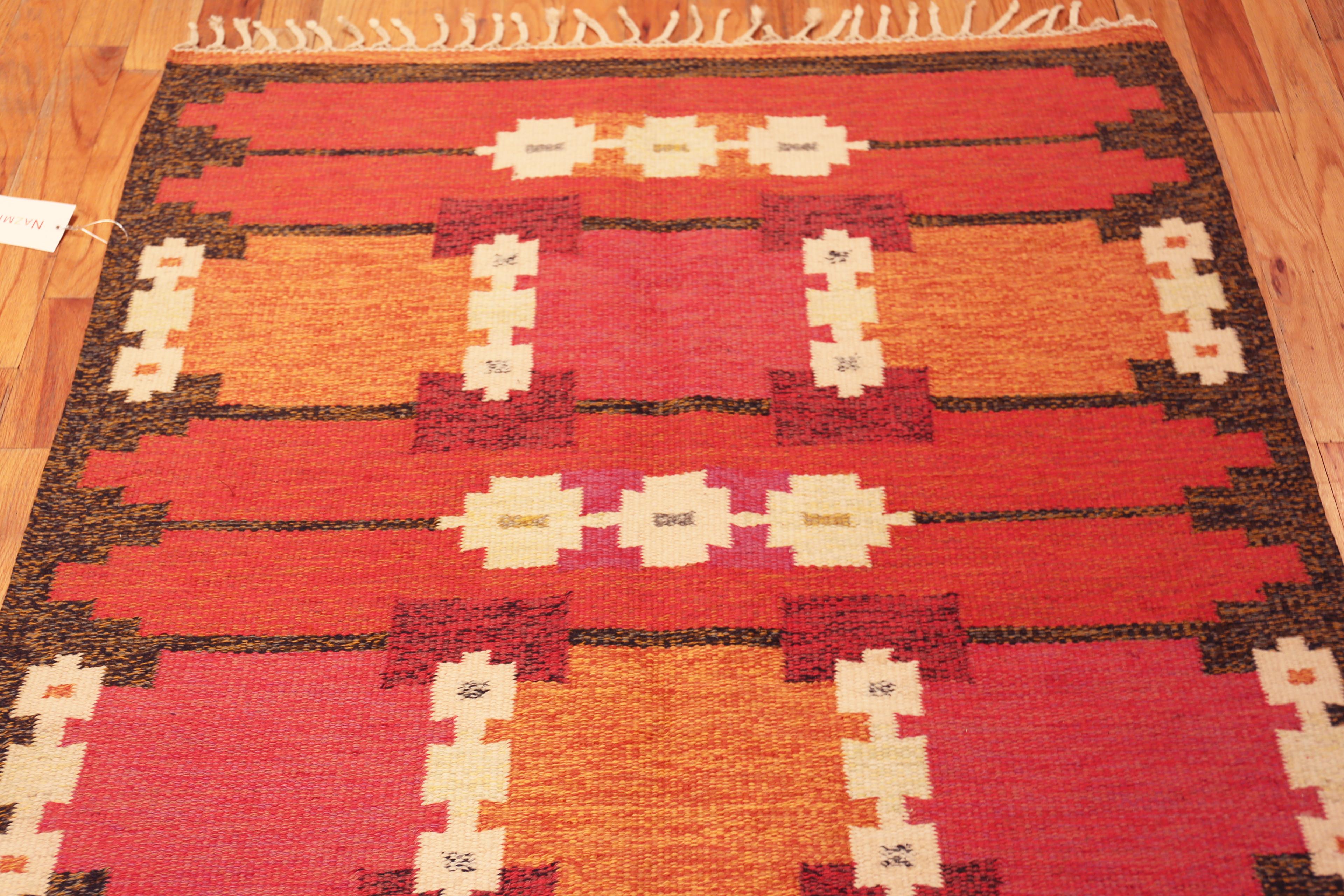 Nazmiyal Collection Vintage Swedish Kilim Rug 4 ft 4 in x 6 ft 7 in (Kelim) im Angebot