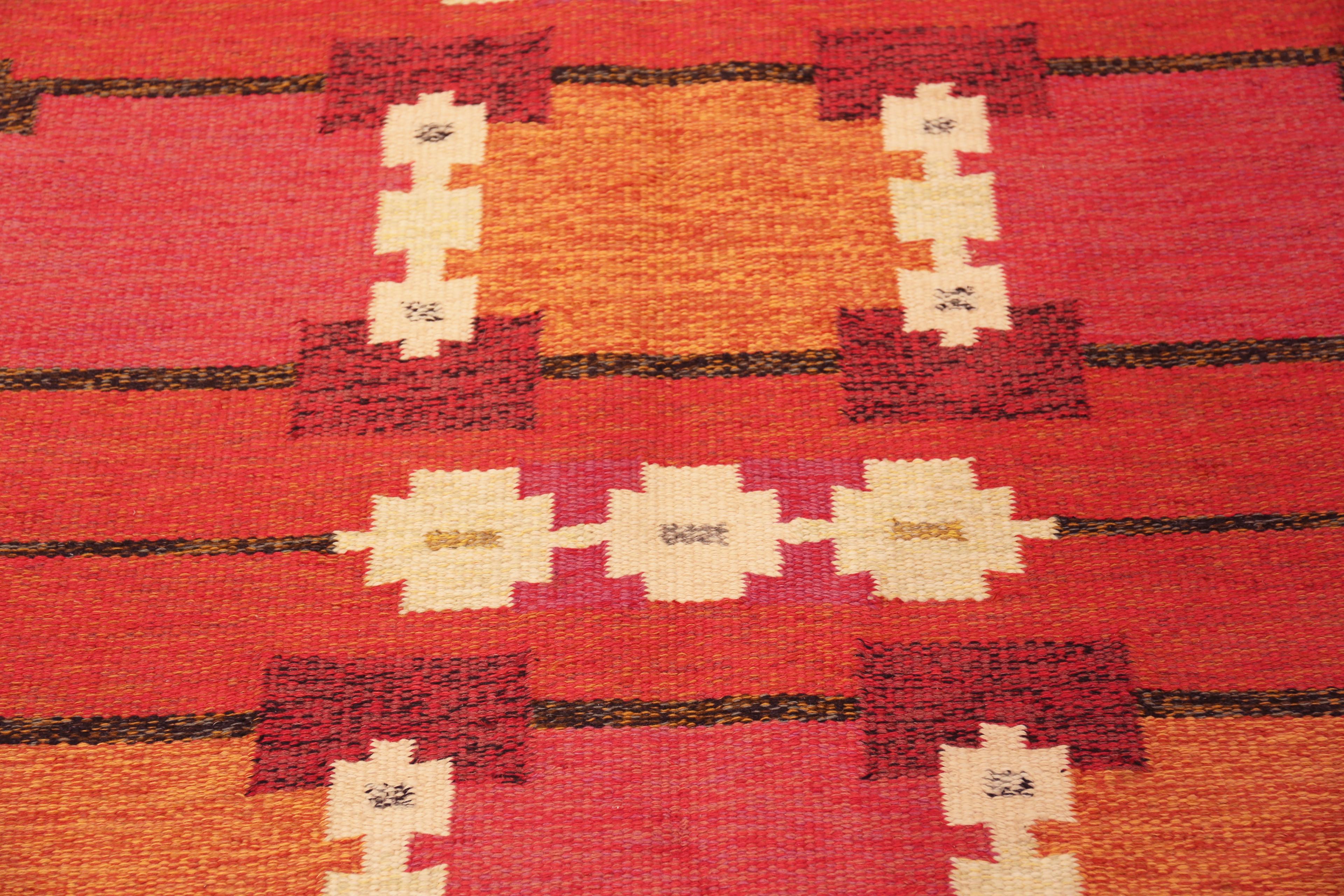 Nazmiyal Collection Vintage Swedish Kilim Rug 4 ft 4 in x 6 ft 7 in (Skandinavisch) im Angebot