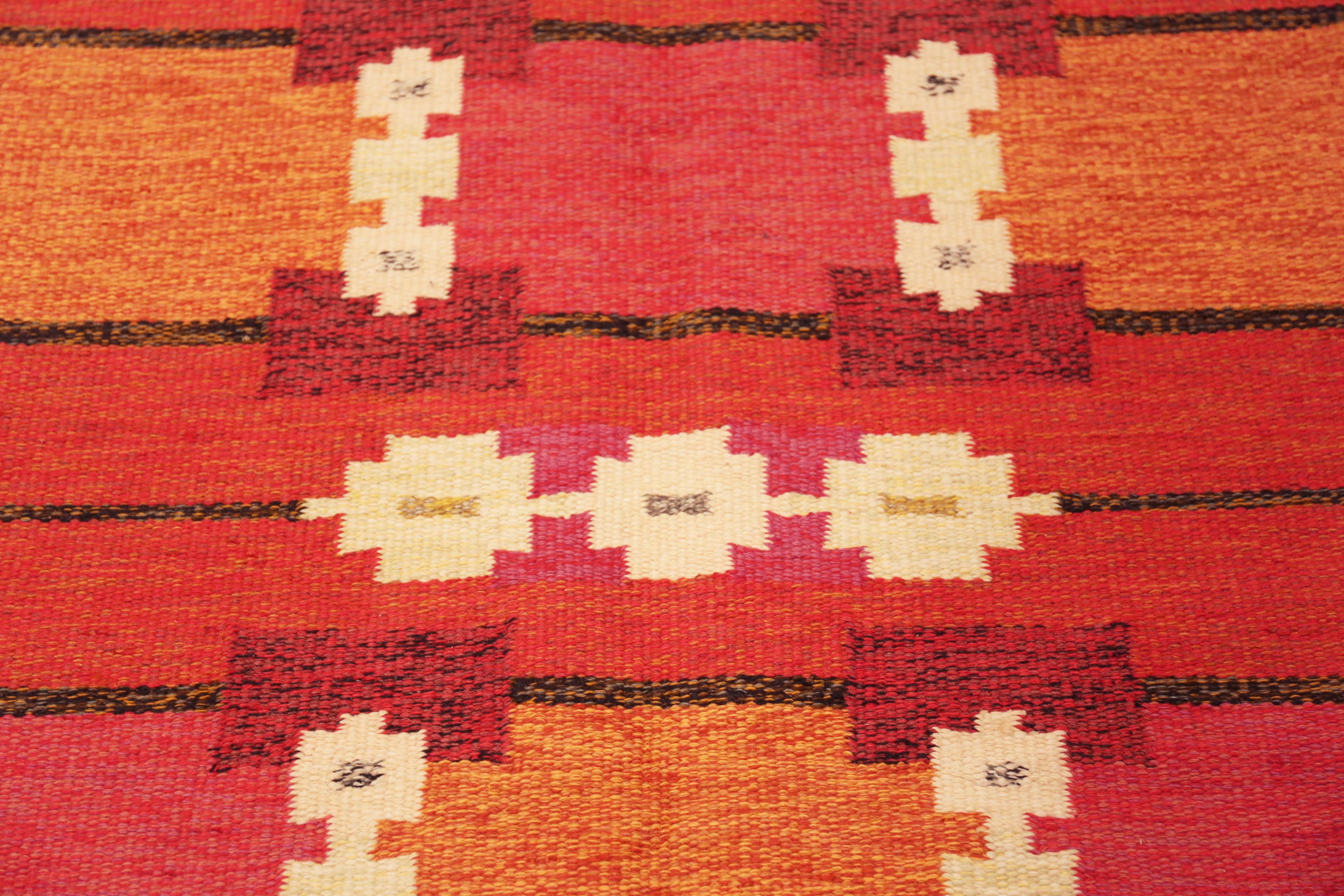 Nazmiyal Collection Vintage Swedish Kilim Rug 4 ft 4 in x 6 ft 7 in (Handgewebt) im Angebot