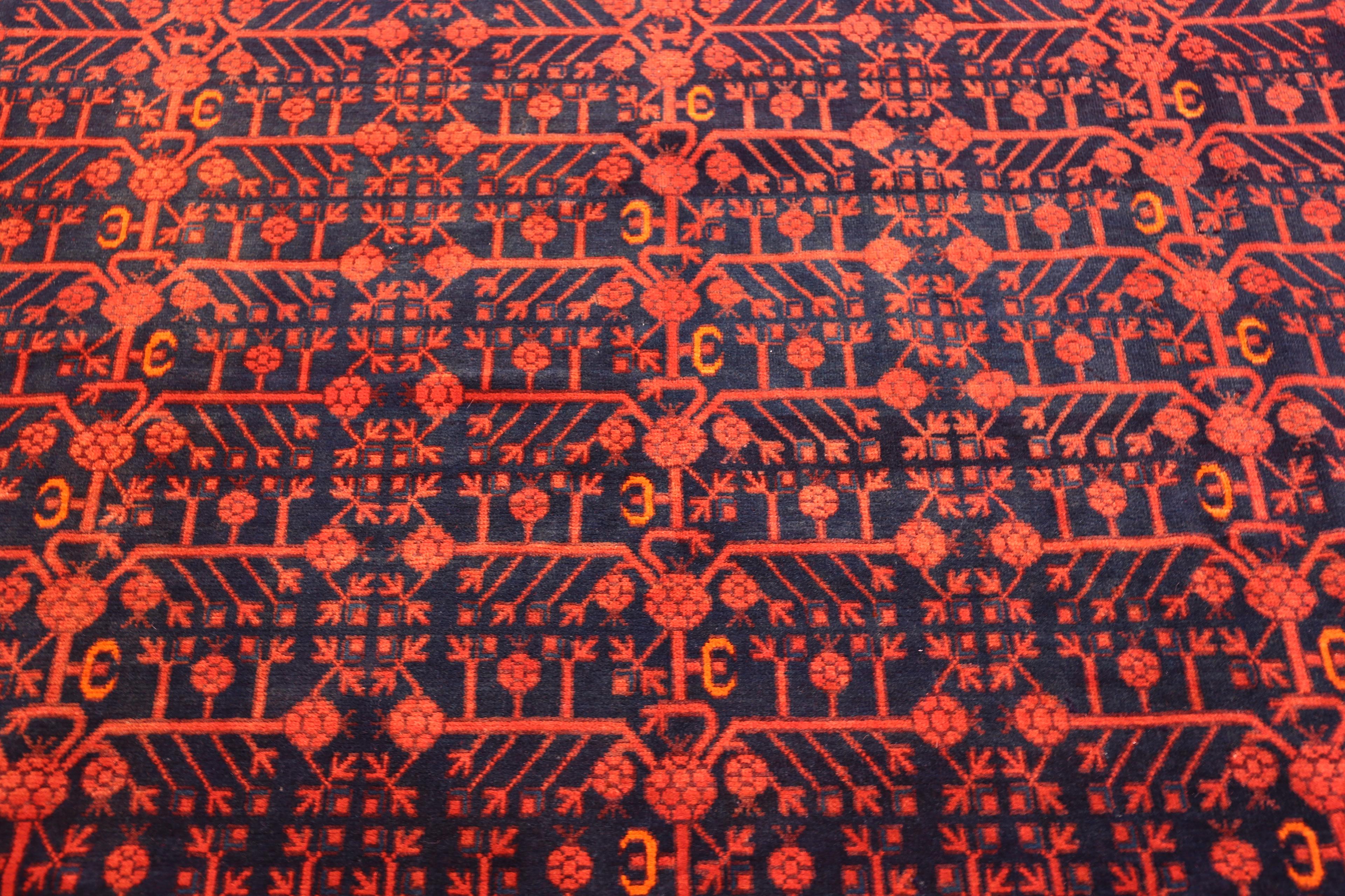 Lebendig strahlender Vintage East Turkestan Khotan Teppich, Herkunftsland: Ostturkestan, CIRCA Datum: Vintage By