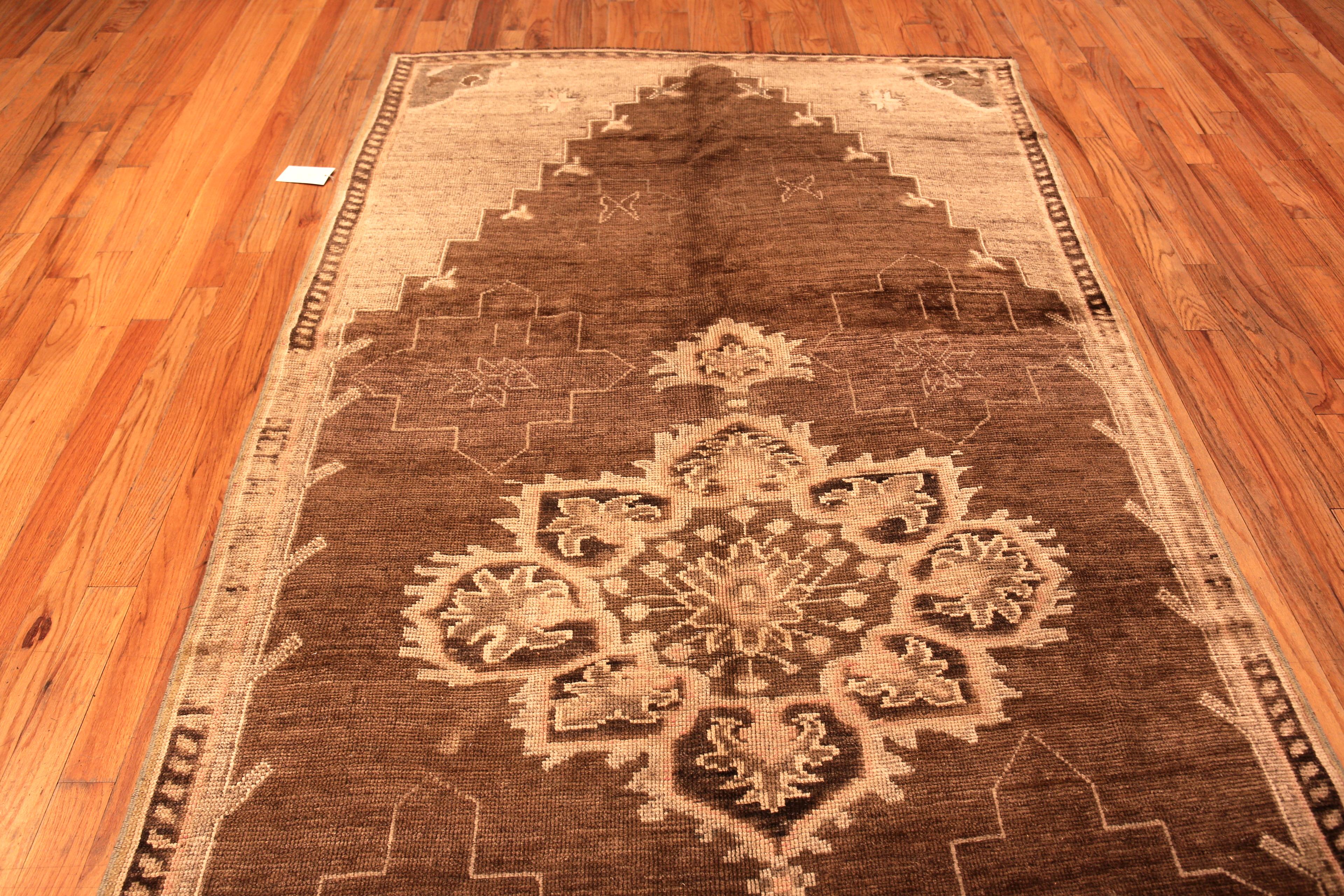 Beautiful Oriental Design Brown Vintage Turkish Kars Rug, Country Of Origin: Turkey, Circa date: Vintage – Kars rugs hold a distinctive place in interior design. they have an earthy feel and tribal quality that is warm and inviting. They make the