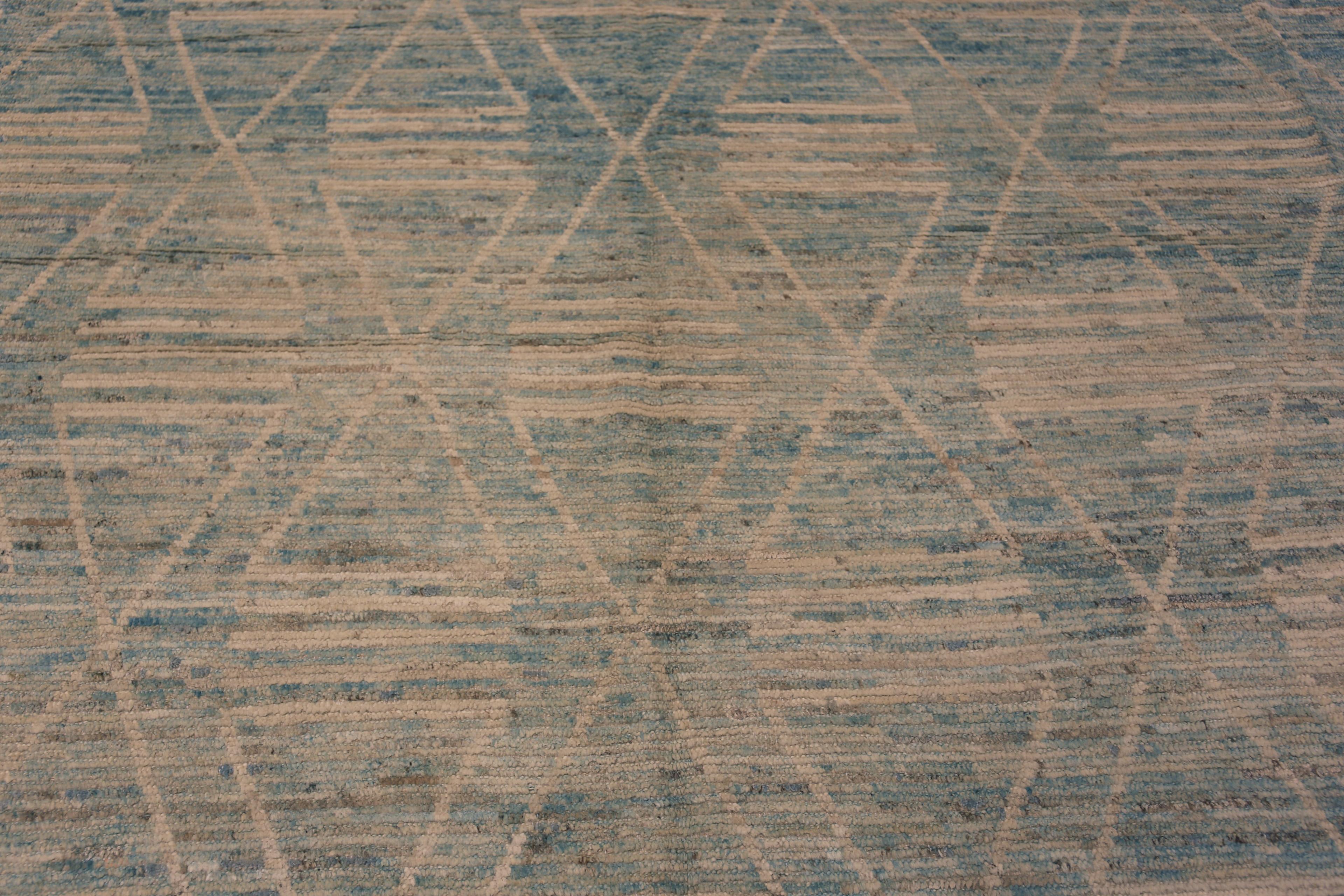 Gorgeous Large Washed Out Sky Blue Tribal Geometric Contemporary Modern Area Rug, Herkunftsland: Zentralasien, Entstehungszeit: Modern Rugs