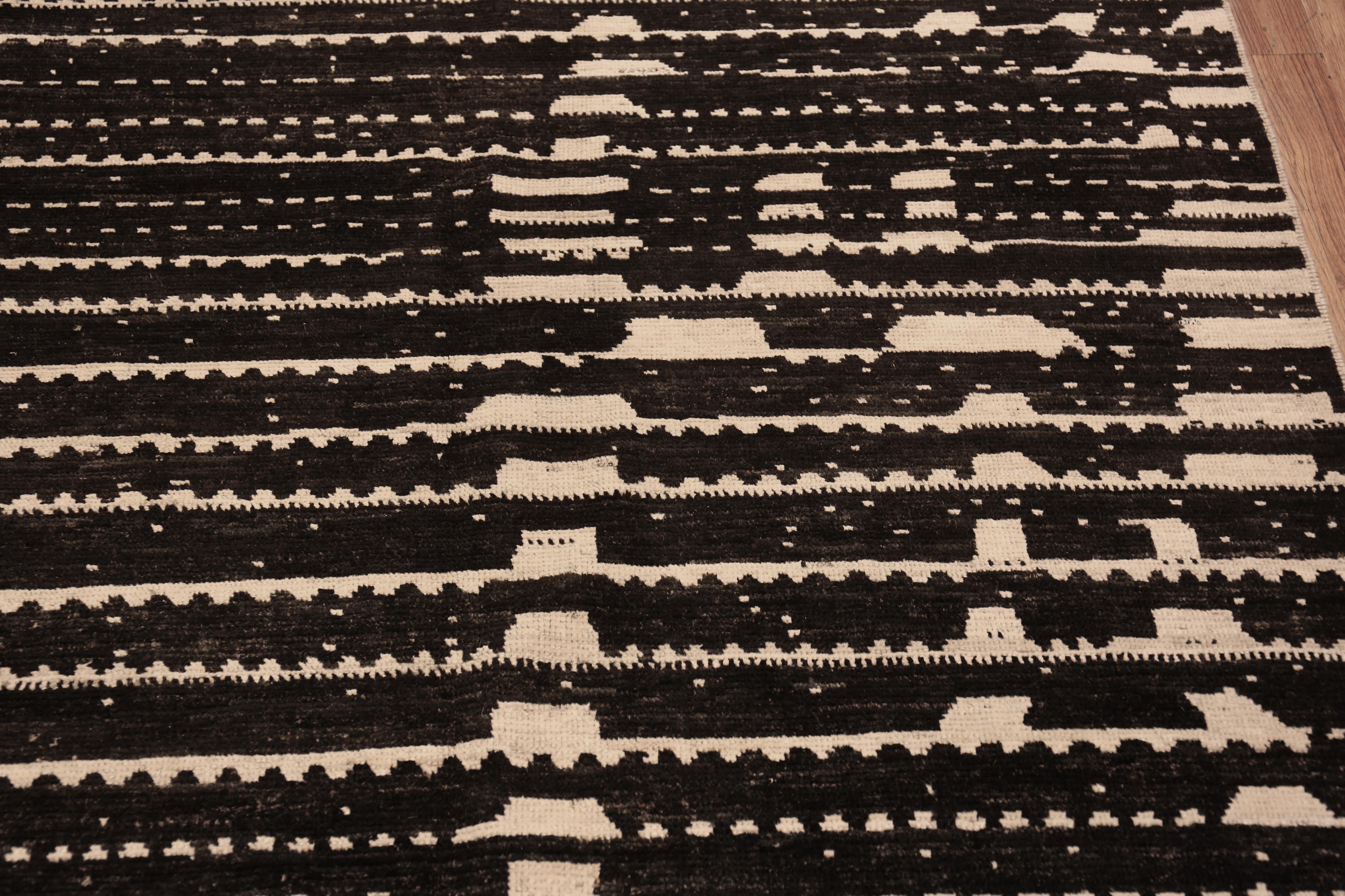 Centroasiatico Nazmiyal Collection Tappeto in lana con pelo moderno color crema e carbone 10' x 13'7