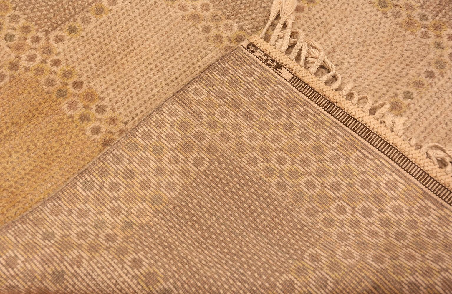 Preciosa alfombra escandinava vintage de Barbro Nilsson para Marta Maas, país de origen: Escandinavia, fecha: hacia mediados del siglo XX - Tamaño: 1,98 m x 2,51 m (6 pies 6 pulgadas x 8 pies 3 pulgadas)

Esta preciosa alfombra terrosa es obra