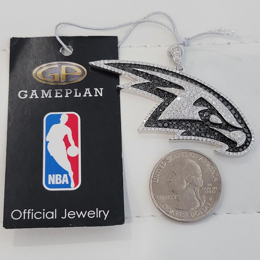 Ciondolo con diamante in oro massiccio 14k con licenza ufficiale NBA Atlanta Hawks di Gameplan in vendita 8