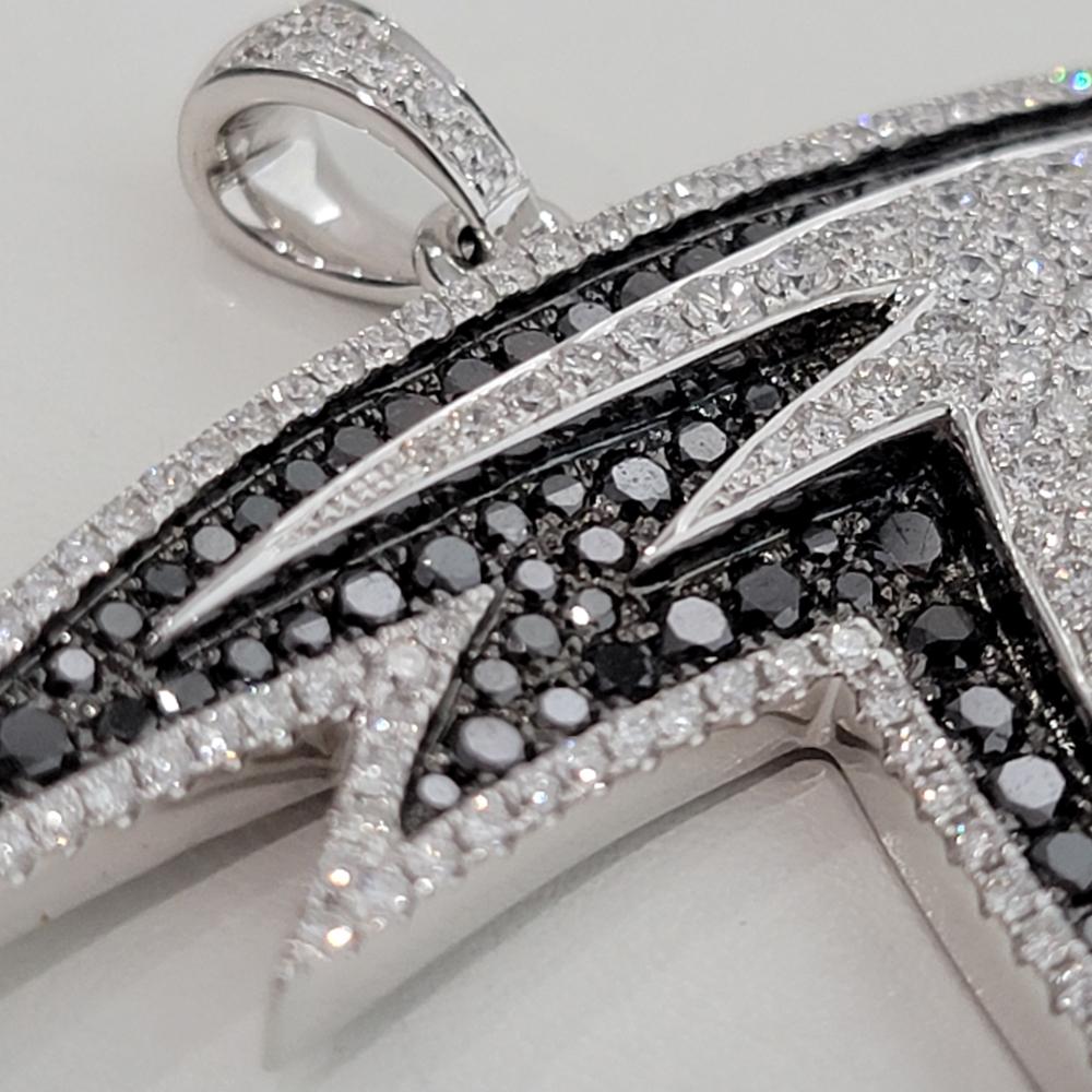 Ciondolo con diamante in oro massiccio 14k con licenza ufficiale NBA Atlanta Hawks di Gameplan in vendita 1
