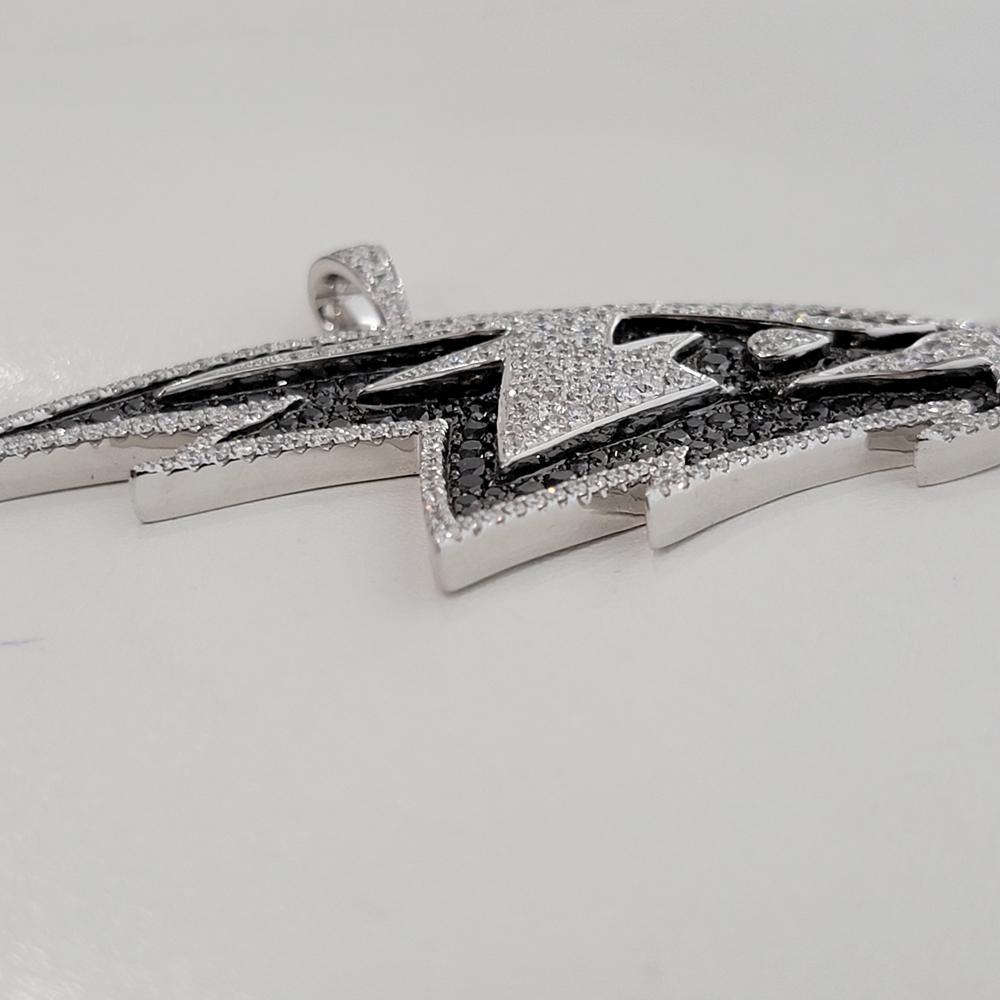 Ciondolo con diamante in oro massiccio 14k con licenza ufficiale NBA Atlanta Hawks di Gameplan in vendita 3