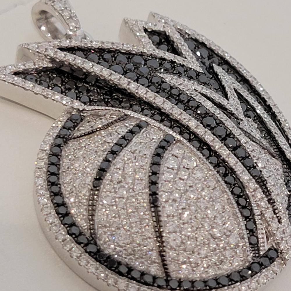 Ciondolo con diamante in oro 14k con licenza ufficiale NBA Dallas Mavericks di Gameplan in vendita 3