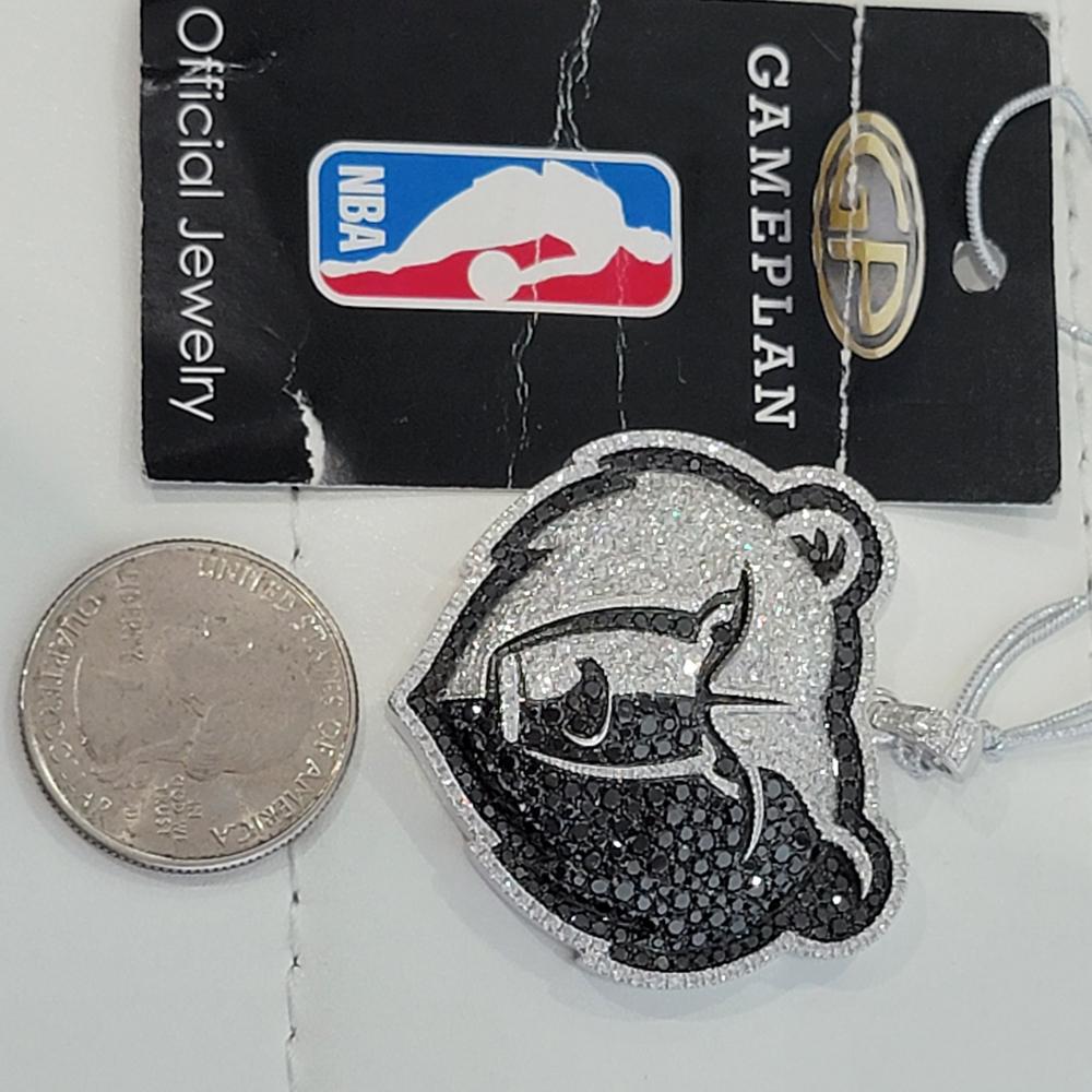 Pendentif Memphis Grizzlies en or 14 carats et diamants, autorisé officielment par Gameplan en vente 7