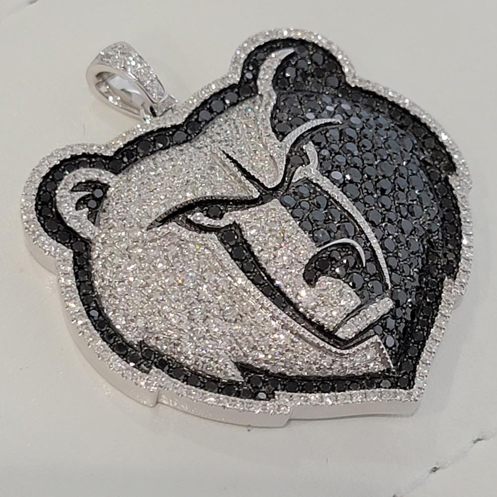 Pendentif Memphis Grizzlies en or 14 carats et diamants, autorisé officielment par Gameplan Neuf - En vente à Beverly Hills, CA