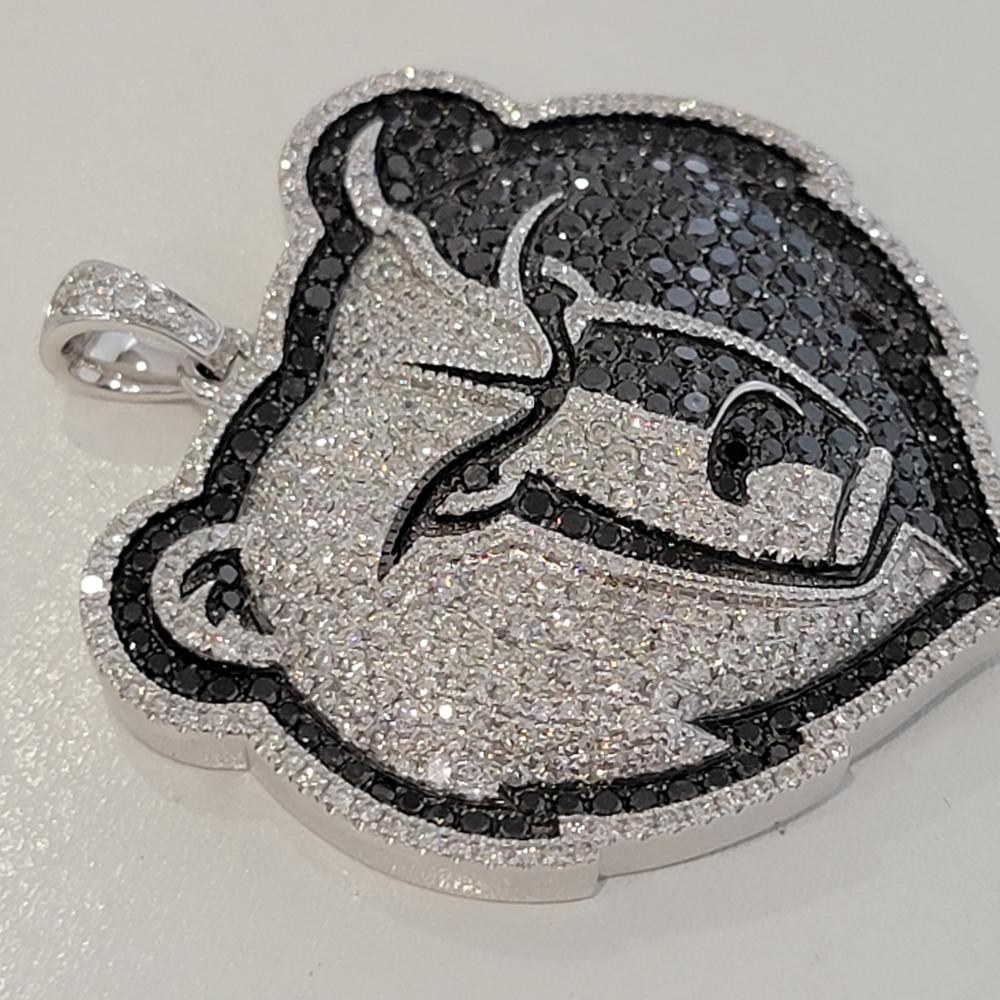 Pendentif Memphis Grizzlies en or 14 carats et diamants, autorisé officielment par Gameplan en vente 4
