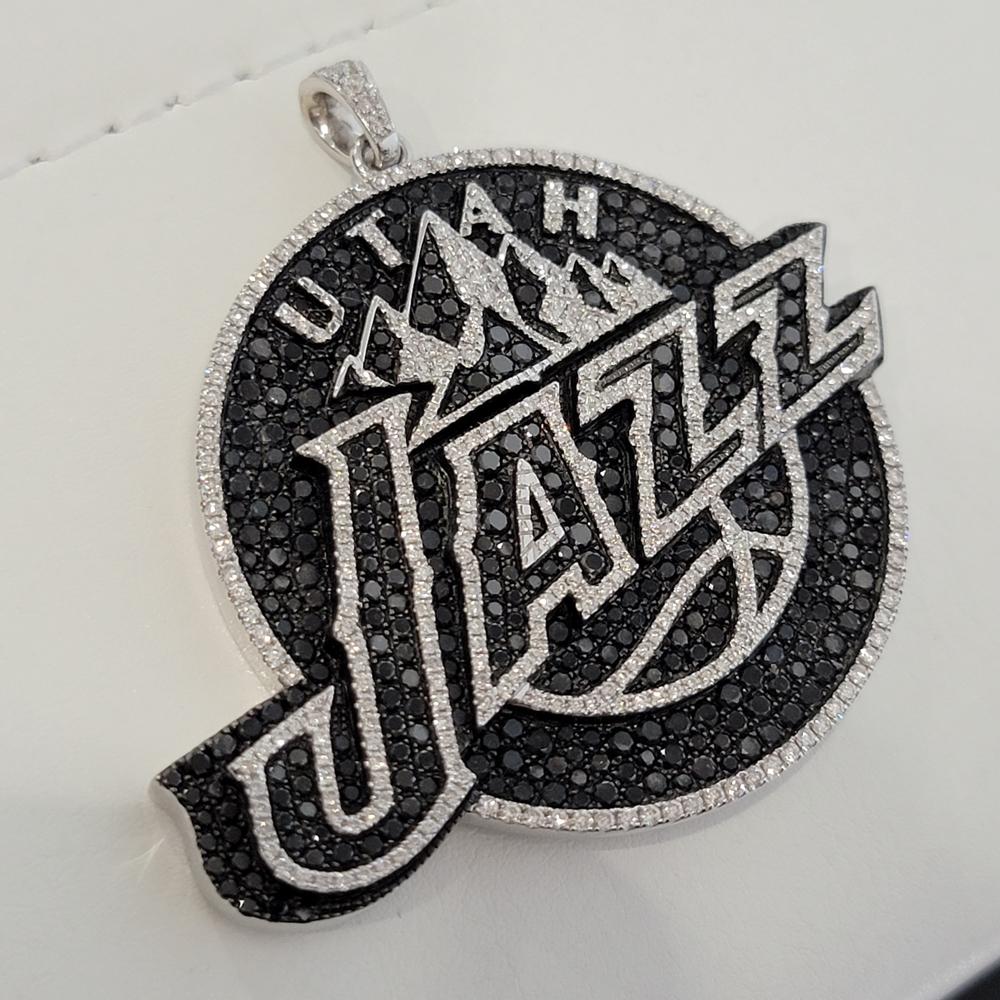 NBA Utah Jazz Official Licensed  14k Solid Gold Diamond Team Pendant by Gameplan In New Condition For Sale In Beverly Hills, CA