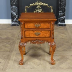 NBR039 Chippendale Nachttisch genoppt