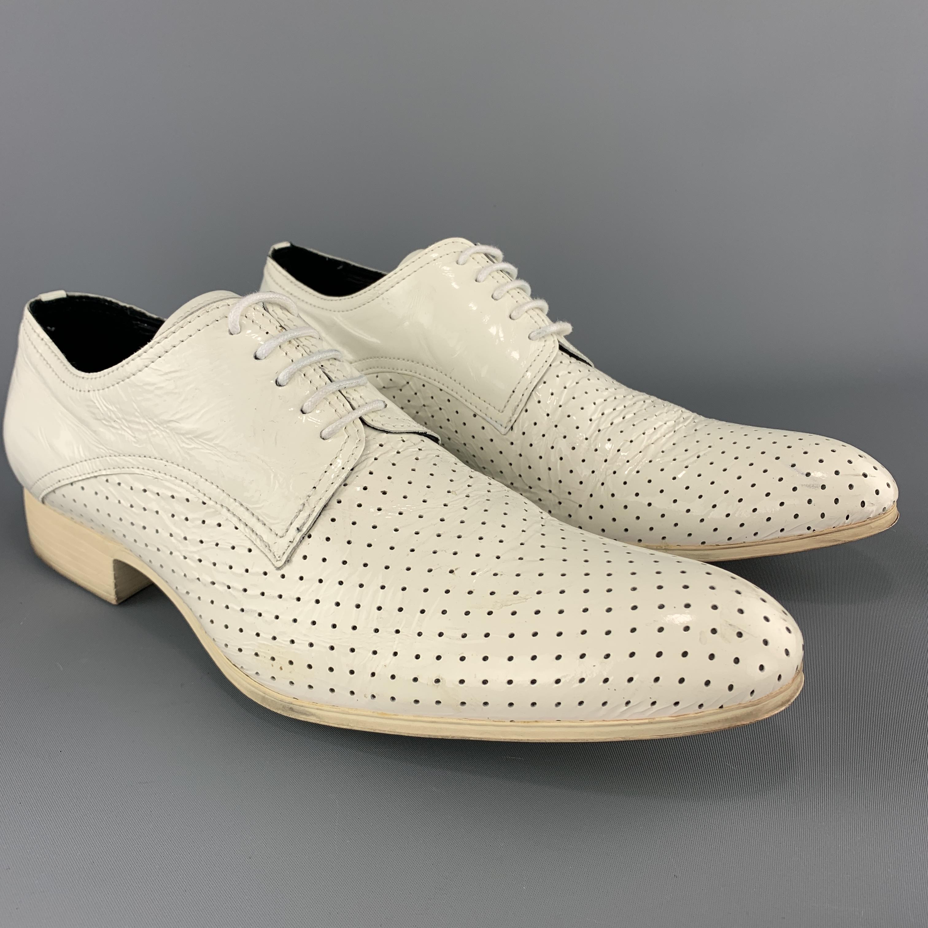 N.D.C. dress shoes come in cream perforated patent leather with a pointed toe and rubber sole. Wear throughout. As-is. Made in Europe.

Fair Pre-Owned Condition.
Marked: EU 43

Outsole: 12.5 x 4 in.