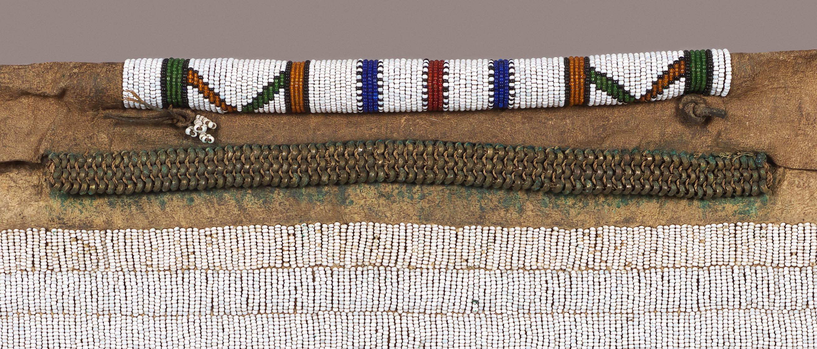 Sud-africain tablier pour femme mariée Ndebele, Afrique du Sud en vente