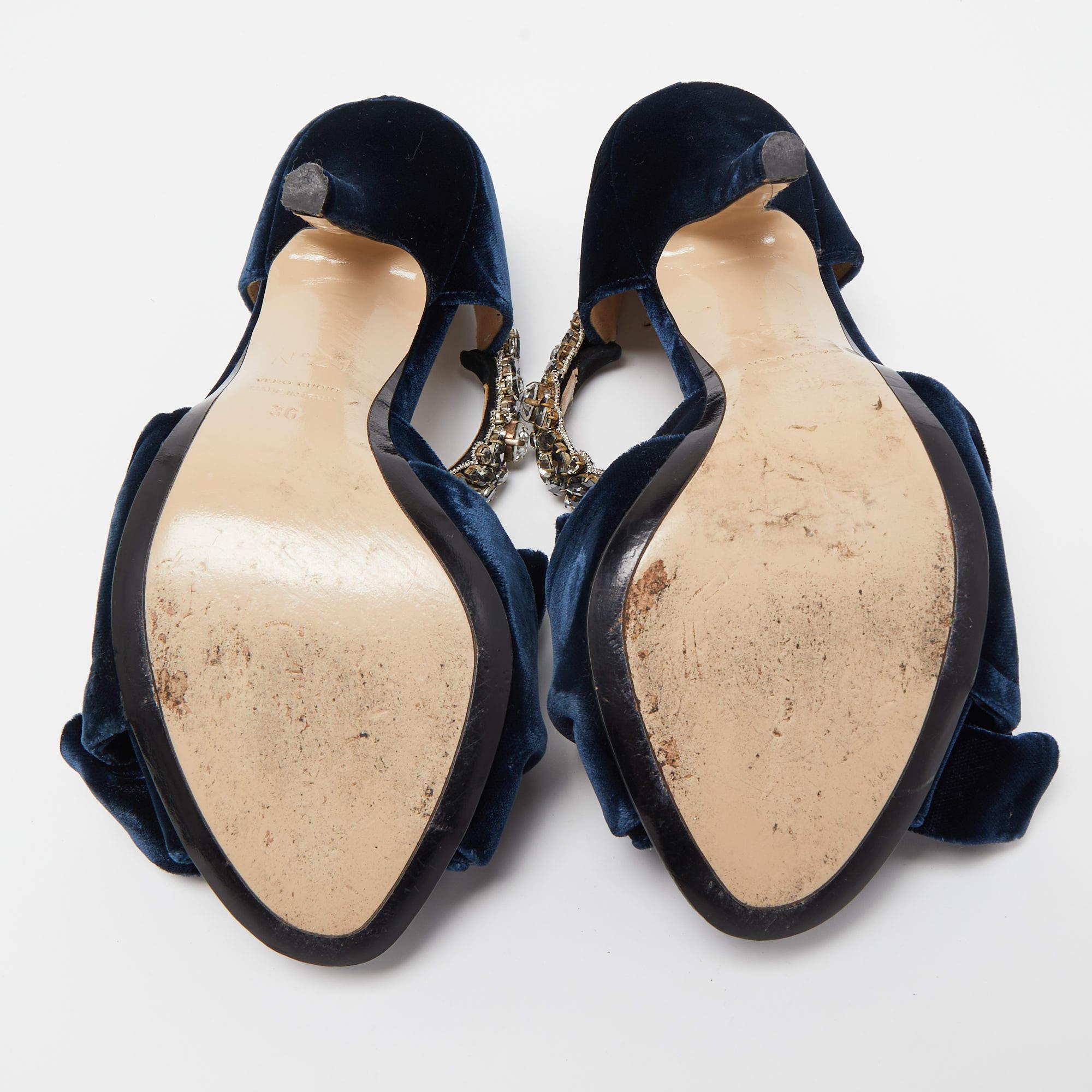 N°21 Sandali con cinturino alla caviglia in velluto blu navy impreziositi da cristalli misura 36 in vendita 1