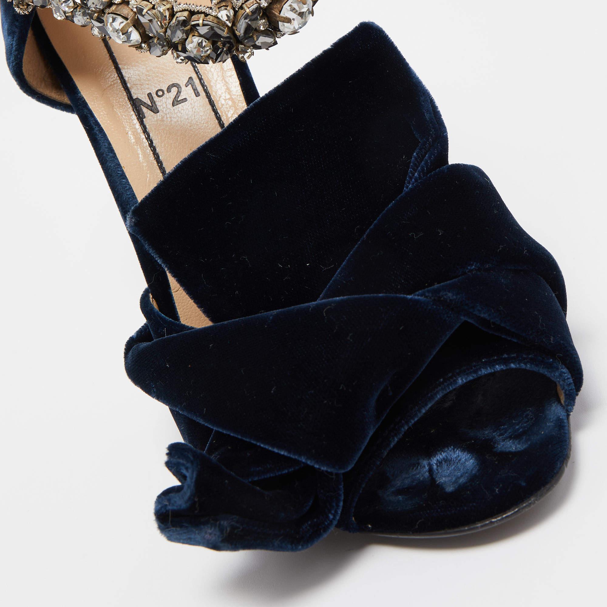 N°21 Sandali con cinturino alla caviglia in velluto blu navy impreziositi da cristalli misura 36 in vendita 2