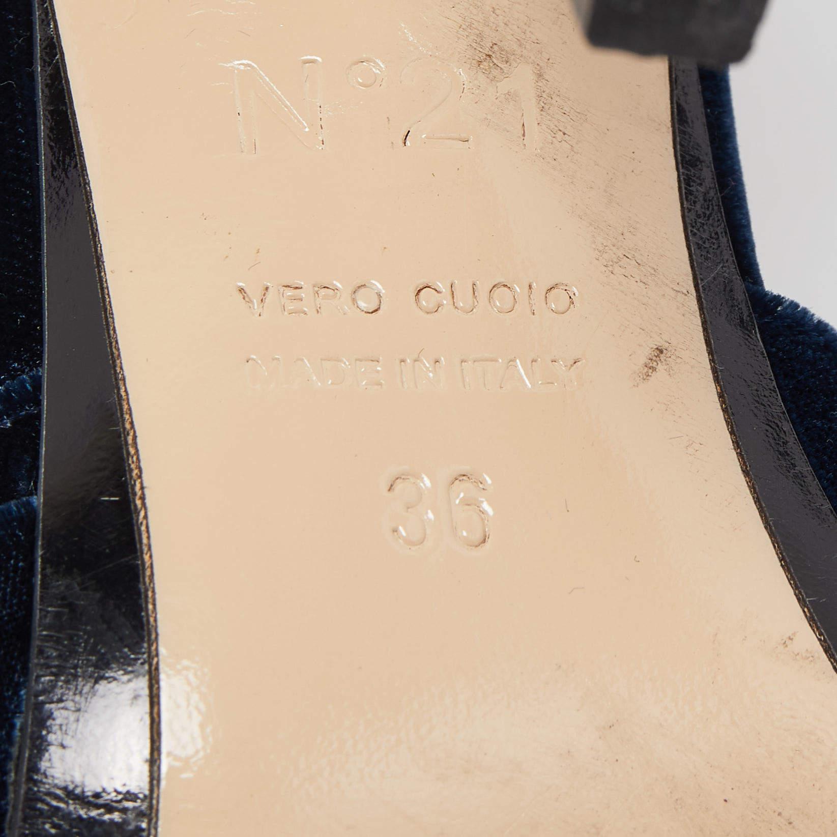 N°21 Sandali con cinturino alla caviglia in velluto blu navy impreziositi da cristalli misura 36 in vendita 3
