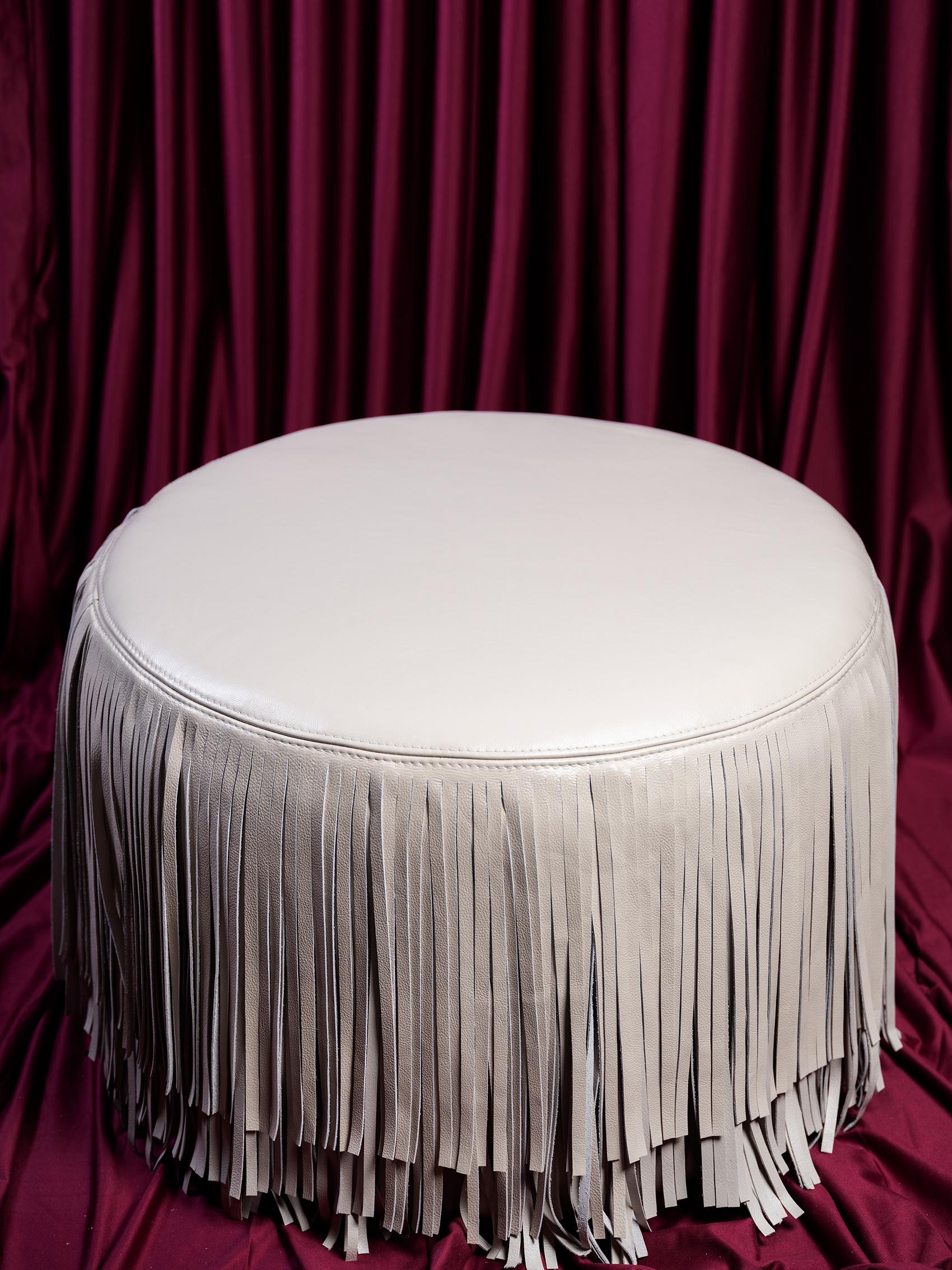 Ottoman Ndidi en cuir de couleur crème en vente 4