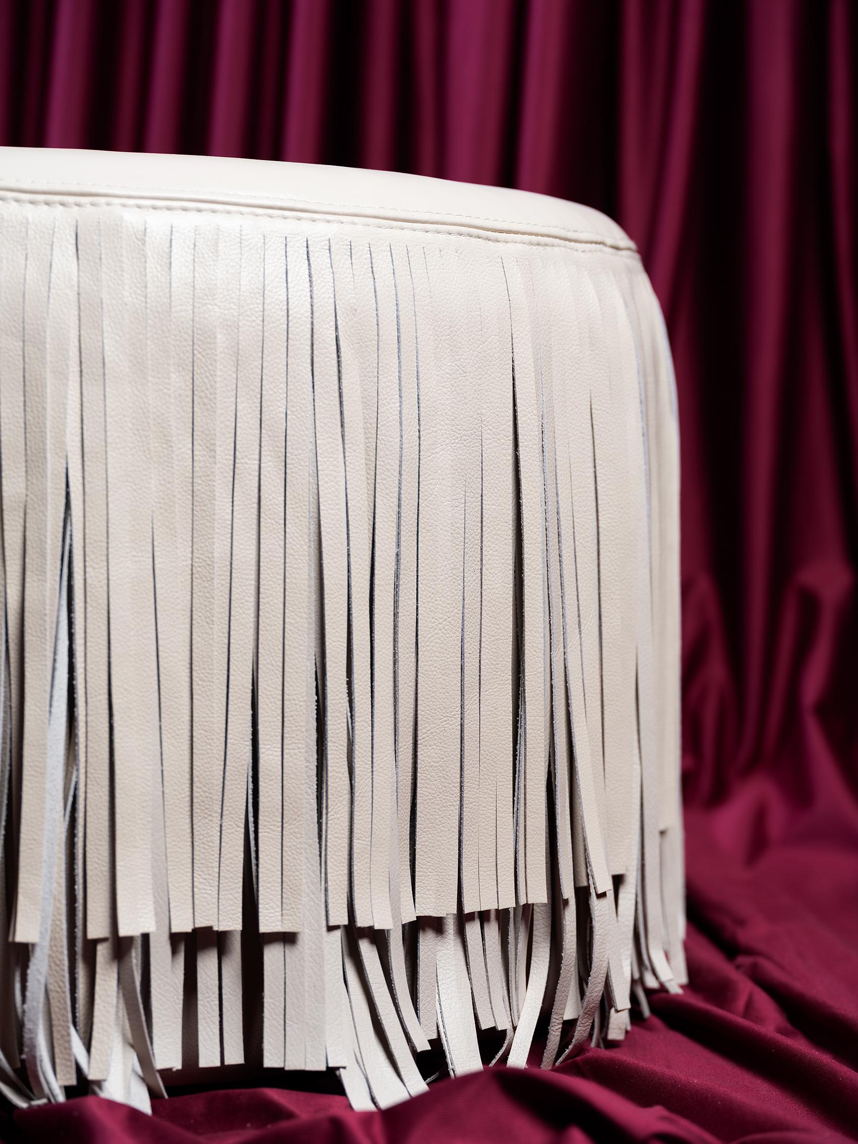 Ottoman Ndidi en cuir de couleur crème en vente 2