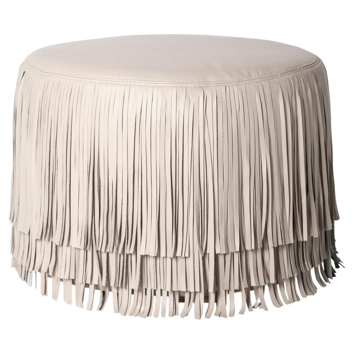 Ottoman Ndidi en cuir de couleur crème en vente