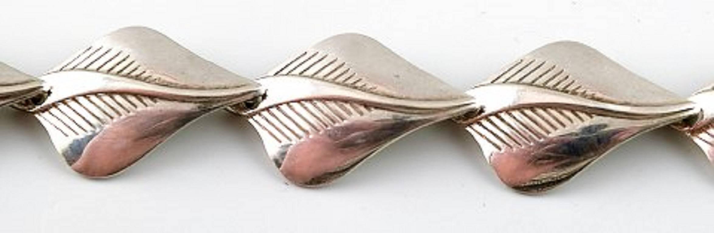 N.E. From, bracelet, sterling silver.
Modern Danish design.
Marked.
Length approx 17 cm.
In perfect condition.