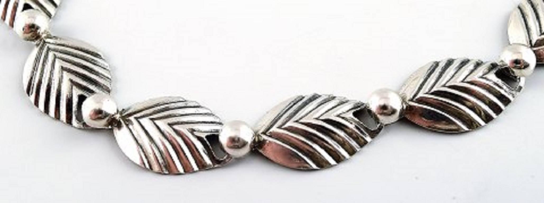 N.E. Da, collana, argento sterling.
Design danese moderno.
Contrassegnato.
Lunghezza circa 38 cm.
In perfette condizioni.