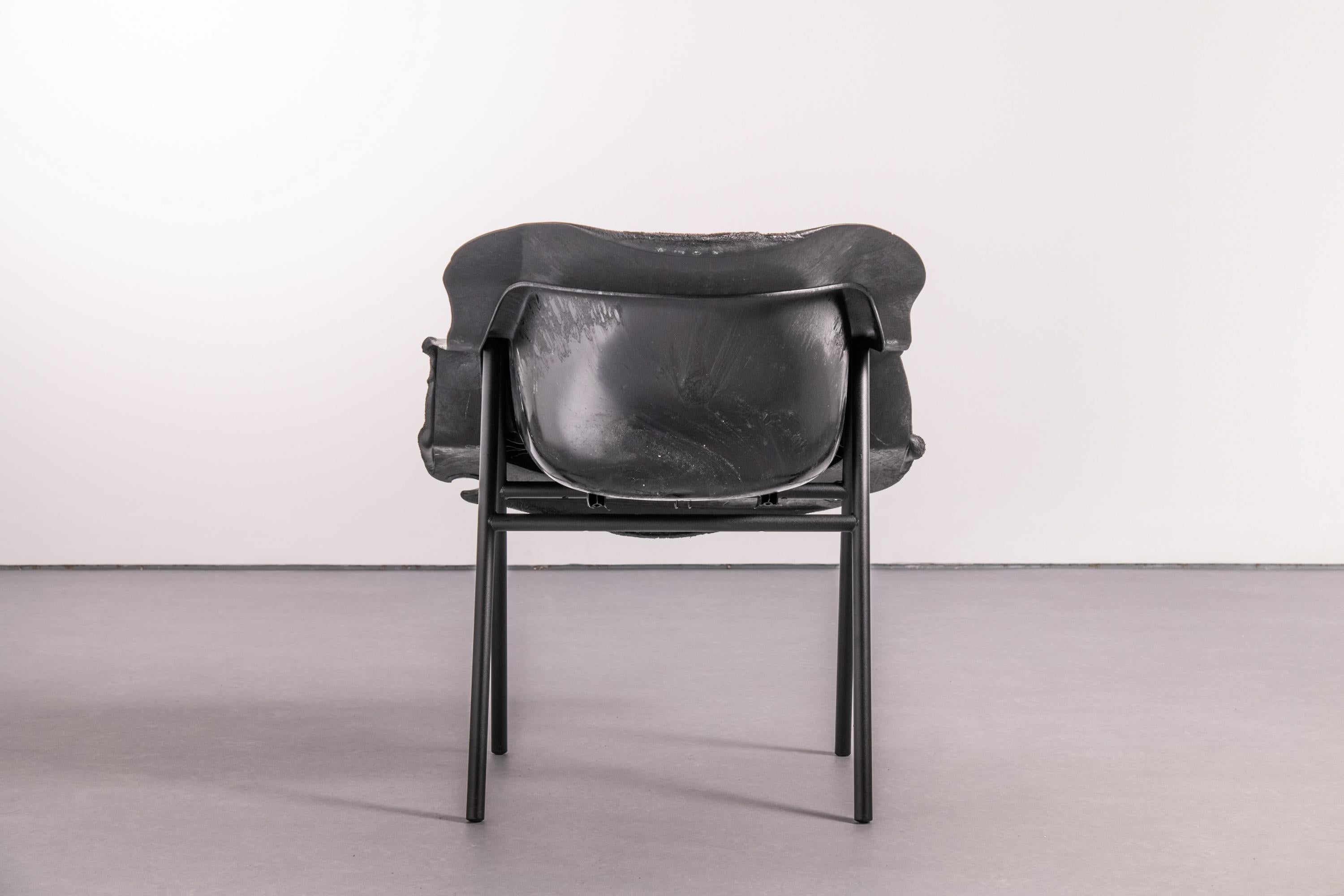 Moulage Fauteuil NE02 - Pièce de collection contemporaine unique en plastique recyclé noir en vente