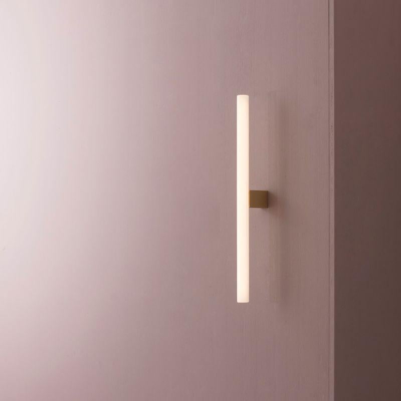 NEA wall/ceiling 50 brushed brass by Kaia
Dimensions: 2.8 x 8 x 50 cm
Lamps 3 x linear opal LED S14d*, 3 x 7/4.5 W 2700K
Mains ( Phase) dimmable 3 x opal 450 lm
Materials: Brushed brass

Also available: Polished nickel, polished blackened