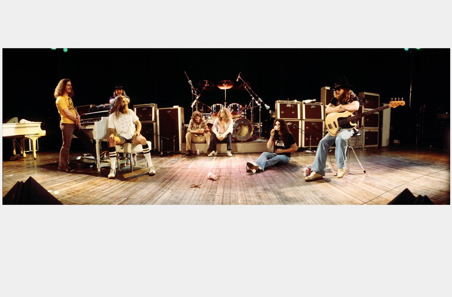 Neal Preston Color Photograph – Lynyrd Skynyrd