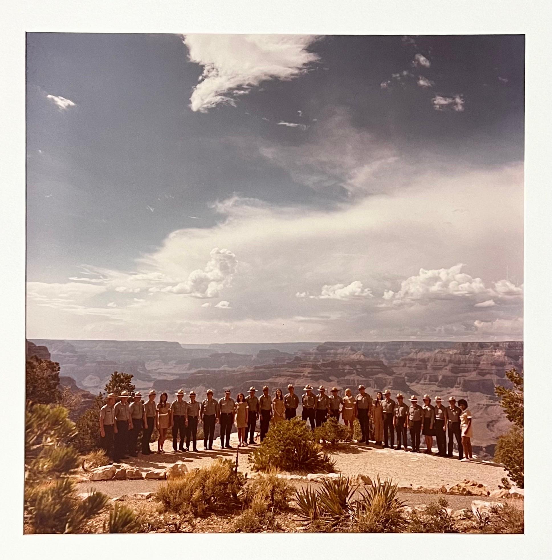 Neal Slavin (Américain, né en 1941)
Service du parc national du Grand Canyon, Arizona
Vintage C-print [Tirage à développement chromogène ; tirages Ektacolor].
Signé et numéroté à la main par le photographe 48/75
Photos réalisées avec un appareil