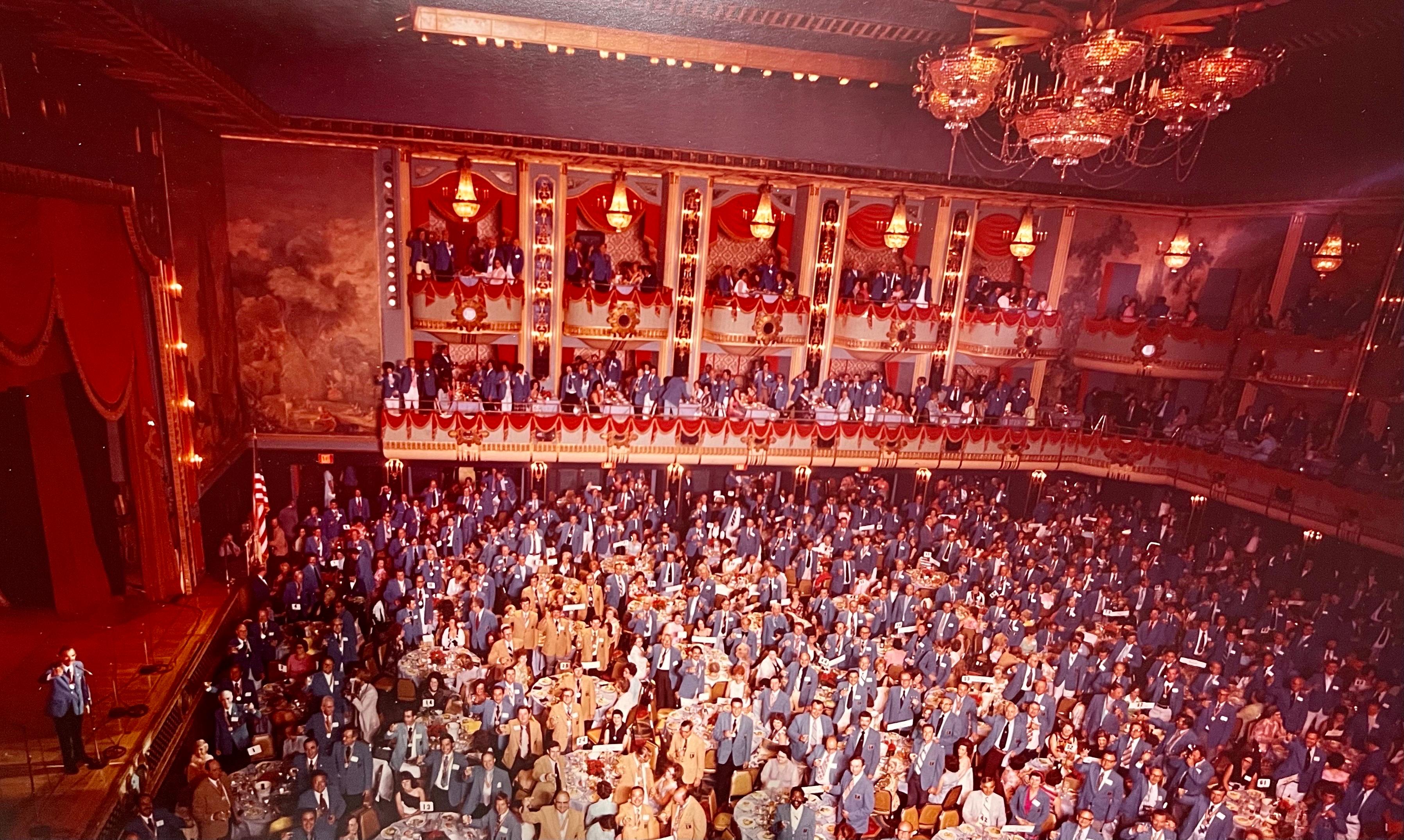 Groupes d
estampes vintage en C en Amérique Photographie couleur de Neal Slavin Ektacolor Photo