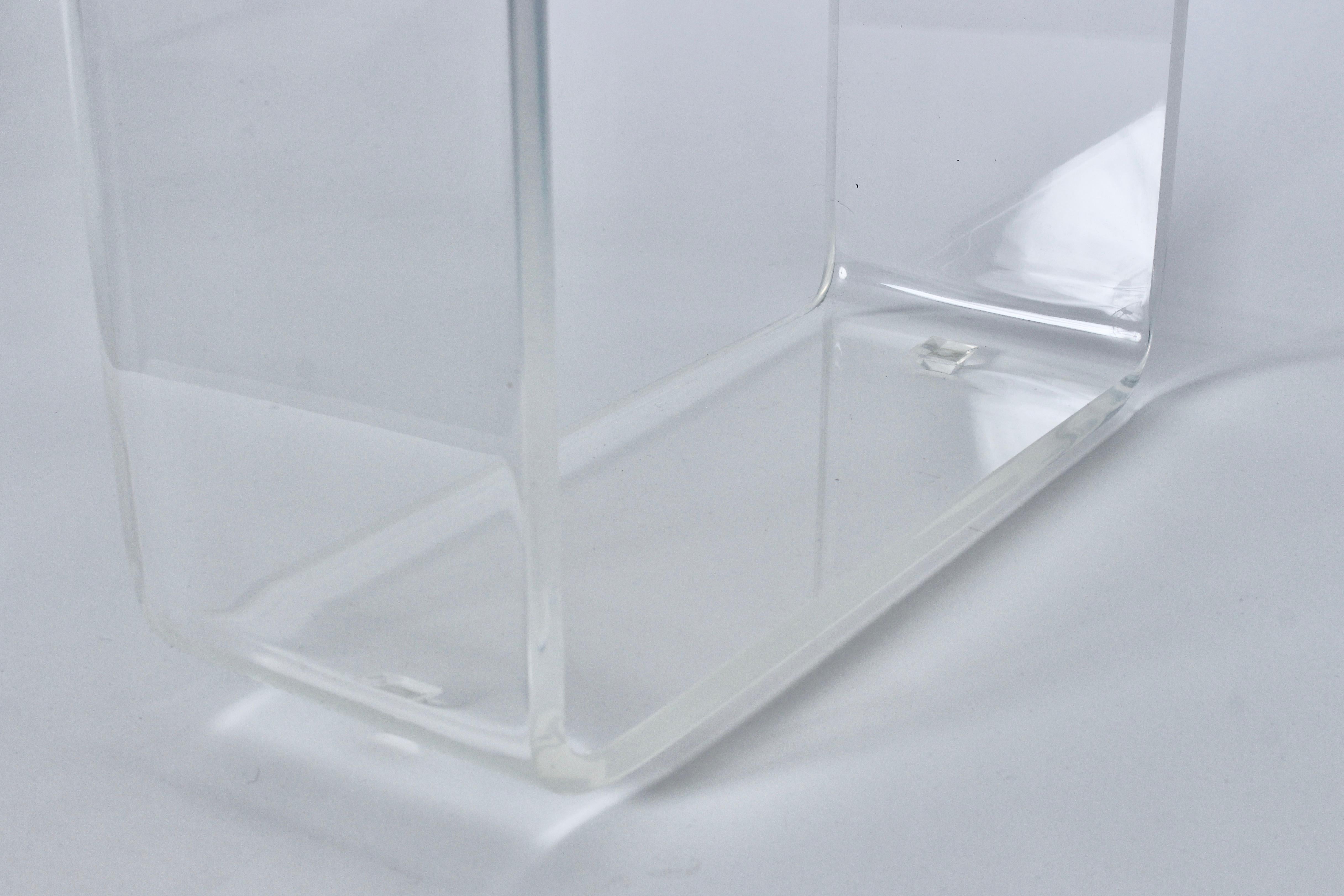 Neal Small Table basse en blocs de lucite transparente avec plateau en verre, années 1970 en vente 12