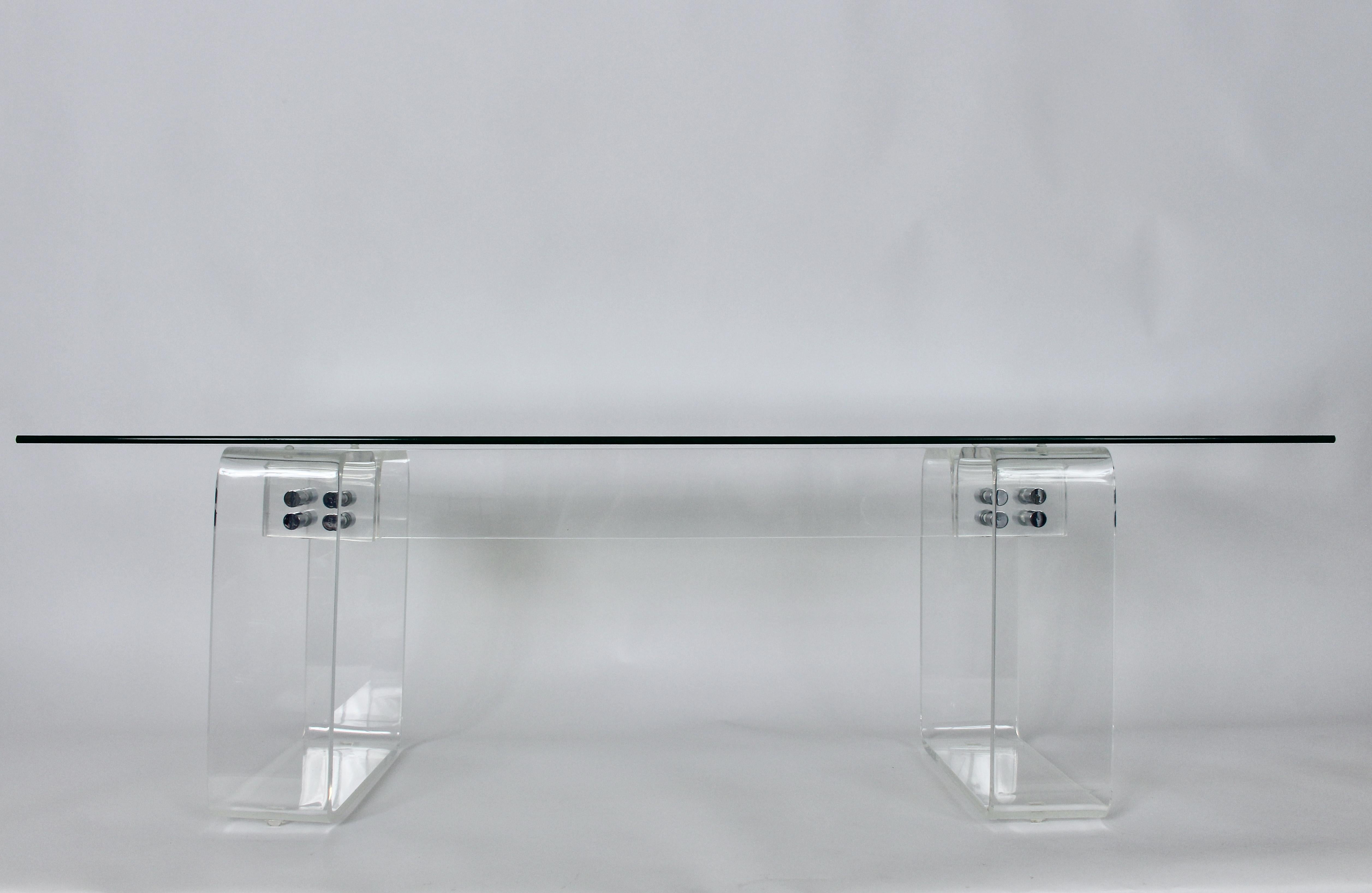 Moderne Neal Small Table basse en blocs de lucite transparente avec plateau en verre, années 1970 en vente