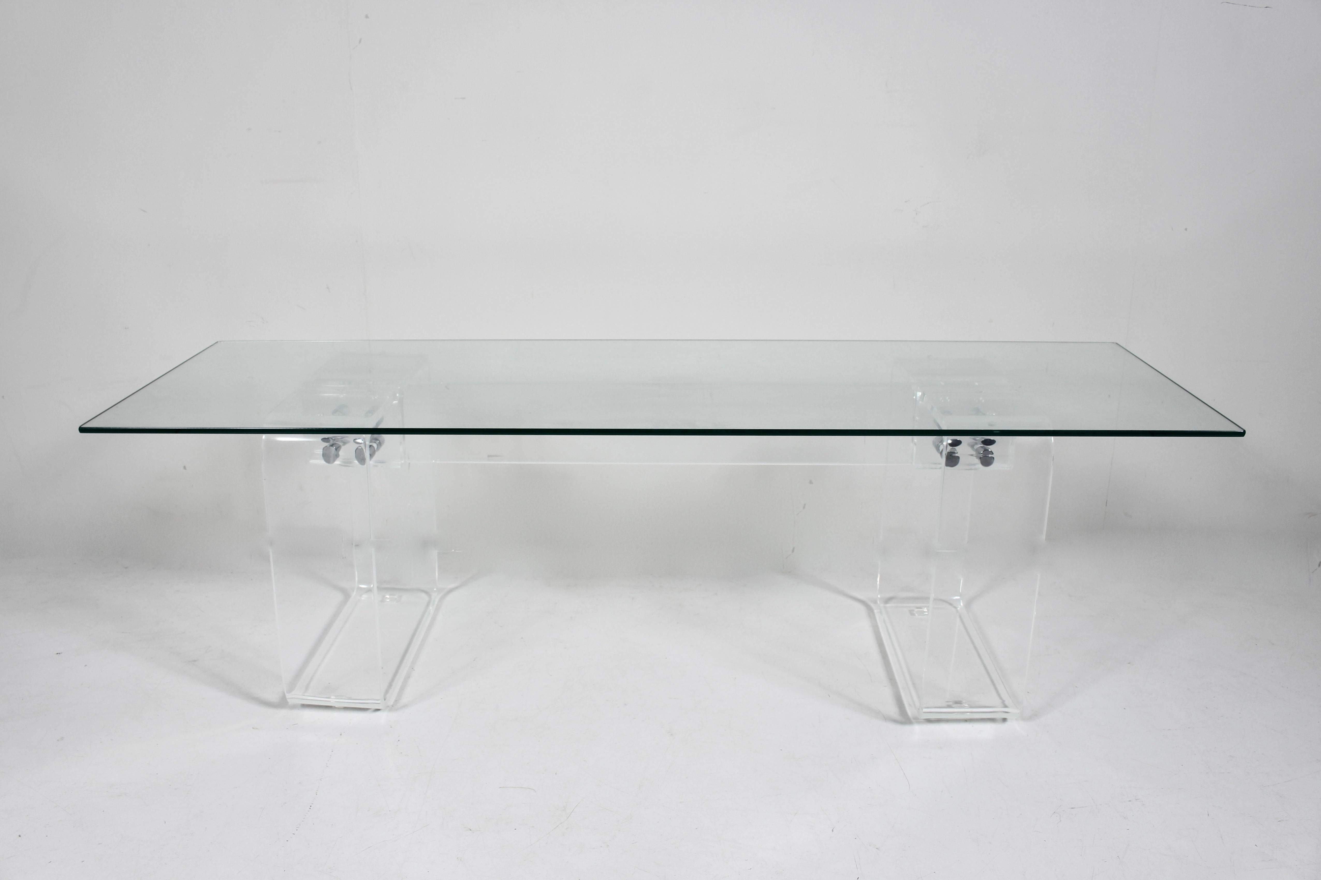 Américain Neal Small Table basse en blocs de lucite transparente avec plateau en verre, années 1970 en vente