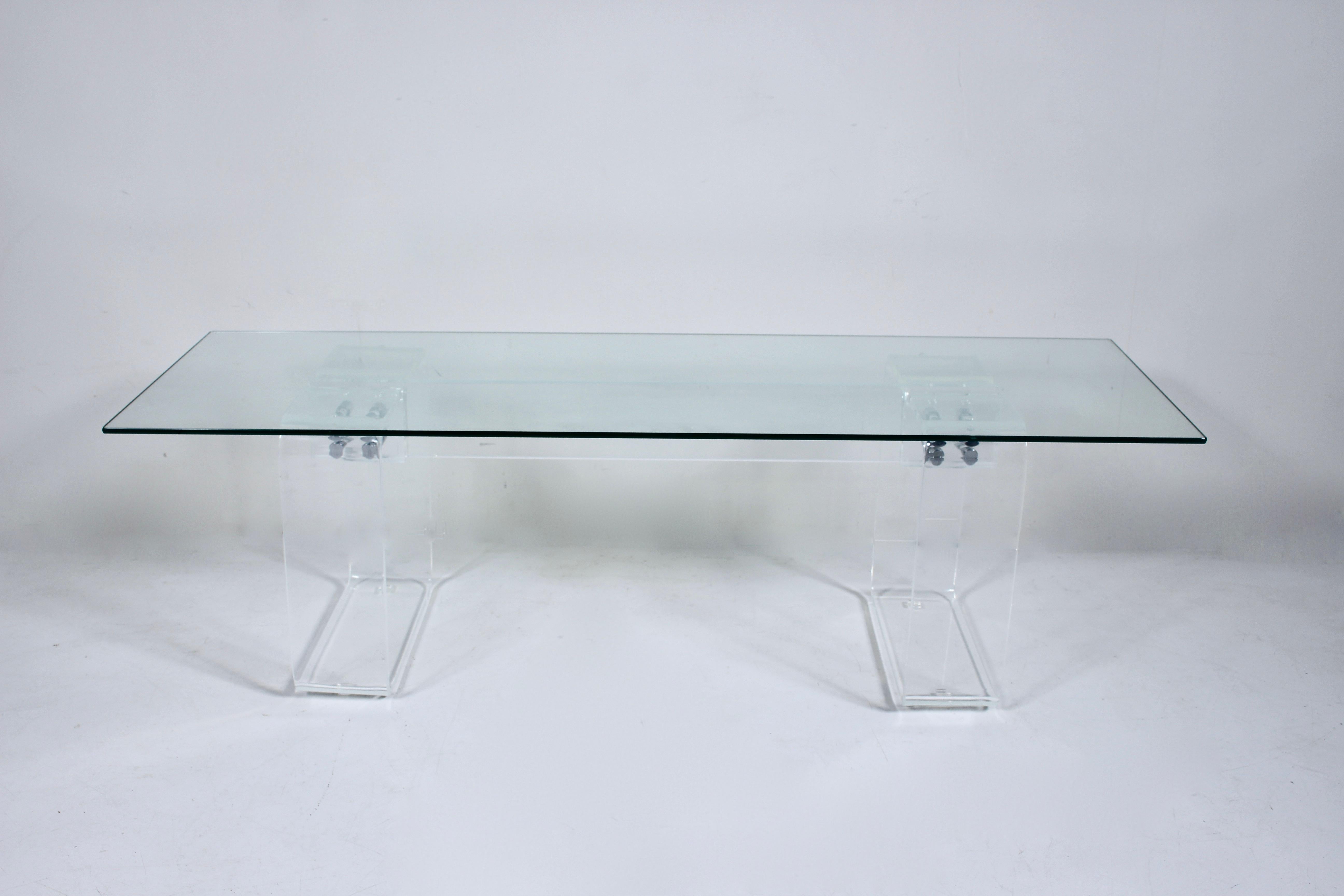 Milieu du XXe siècle Neal Small Table basse en blocs de lucite transparente avec plateau en verre, années 1970 en vente