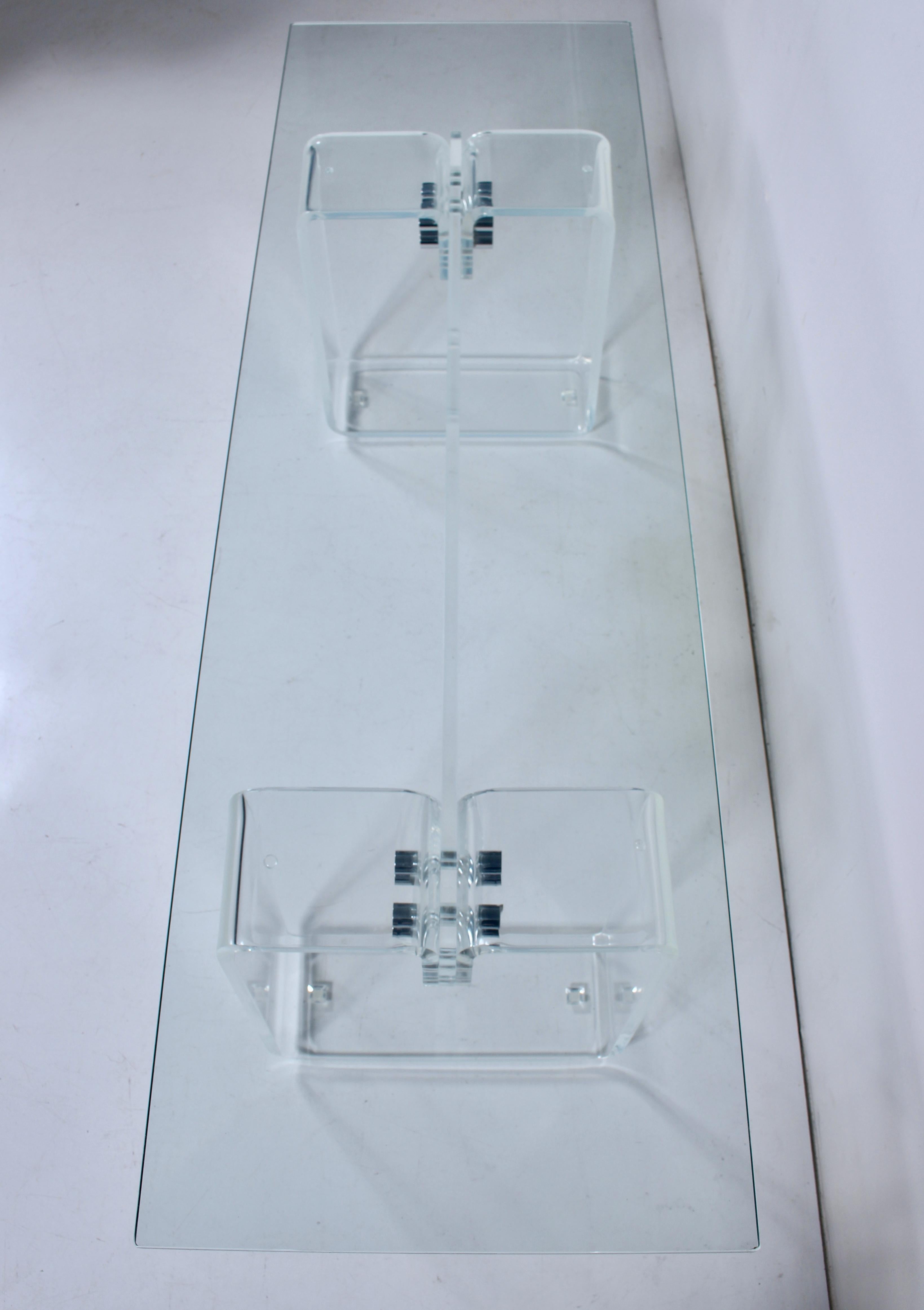 Verre Neal Small Table basse en blocs de lucite transparente avec plateau en verre, années 1970 en vente