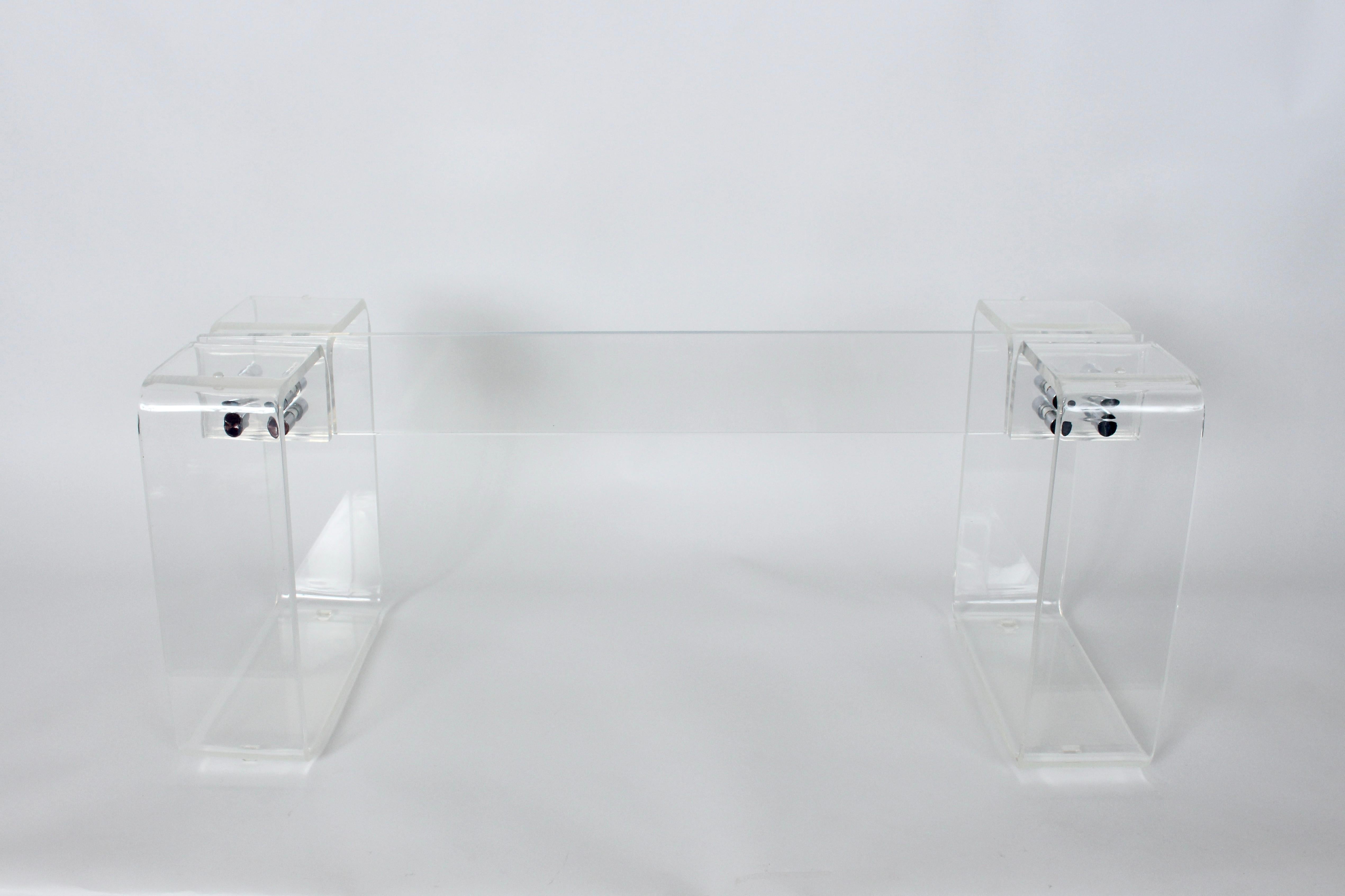 Neal Small Table basse en blocs de lucite transparente avec plateau en verre, années 1970 en vente 2