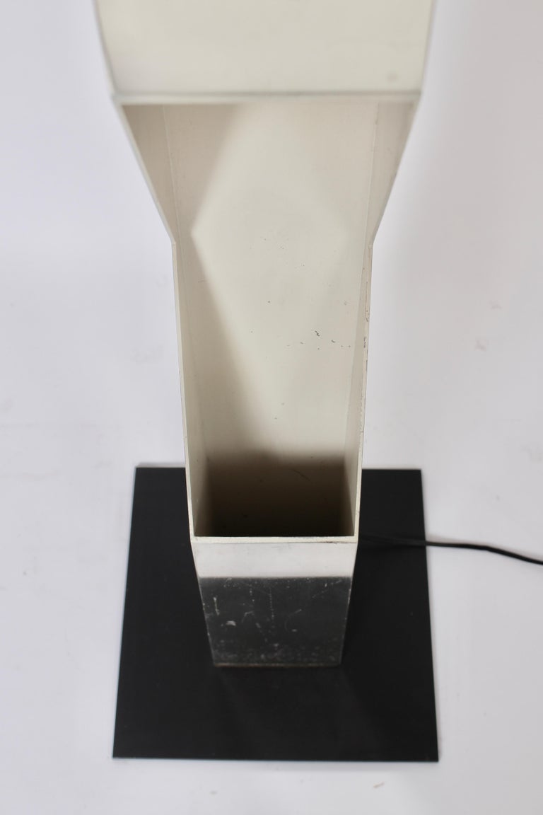 Neal Small for Koch & Lowy Aluminum and Steel Skyscraper Floor Lamp, 1970s For Sale 1