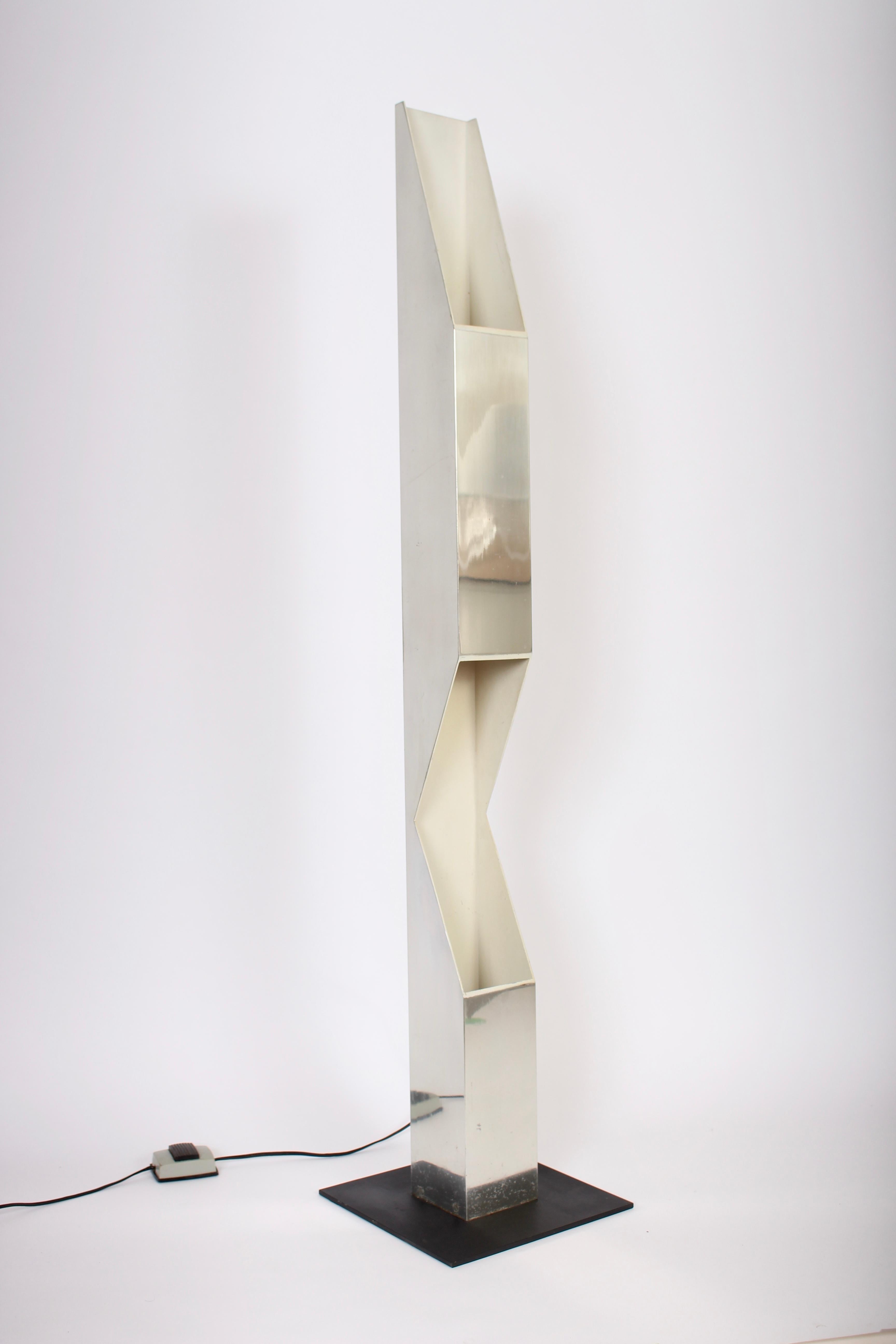Neal Small for Koch & Lowy Aluminum and Steel Skyscraper Floor Lamp, 1970s For Sale 1