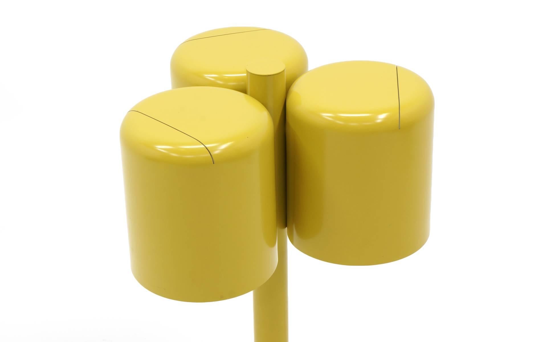 Large table lamp designed by Neal Small for Nessen. Very good original condition.