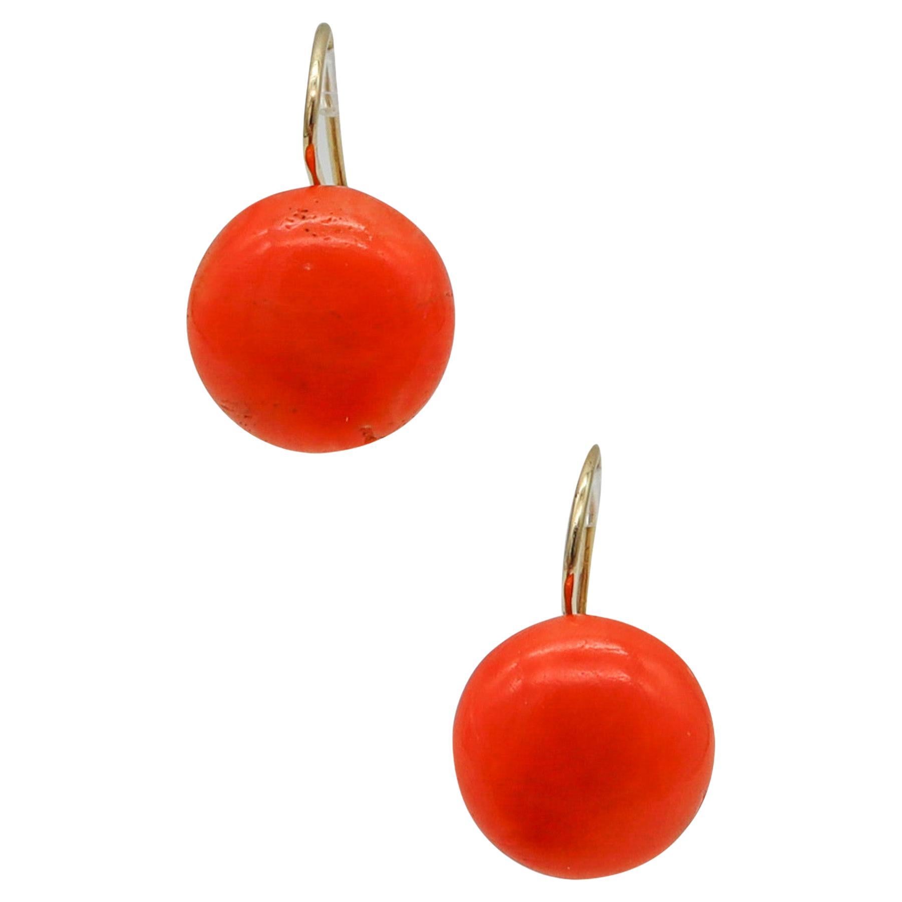 Neapolitan 1950 Italian Dangle Drop Coral buttons Earrings In I8Kt Yellow Gold For Sale