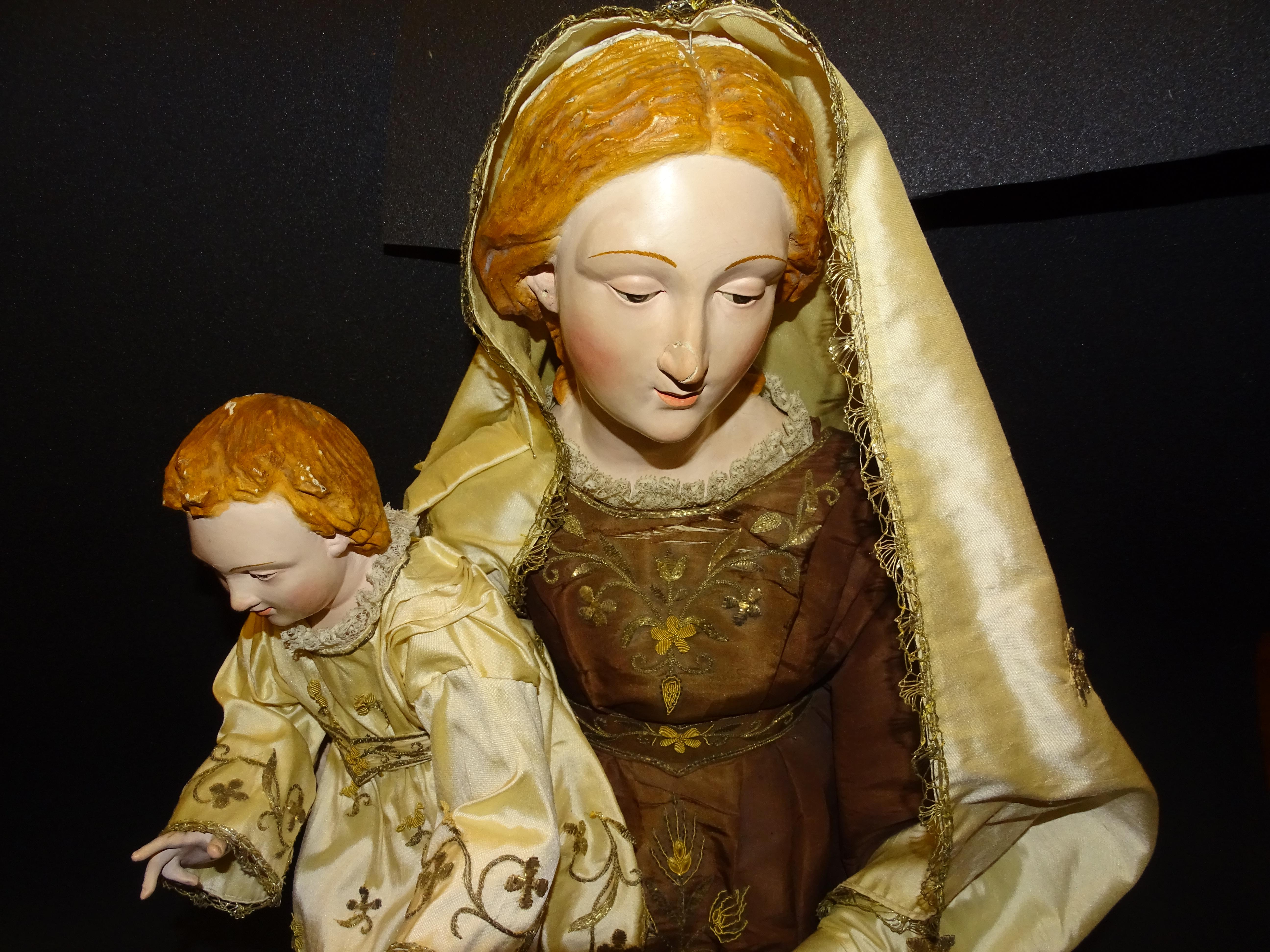 Neapolitan Scupture of a Virgin with the Child Jesus, Nativity 2