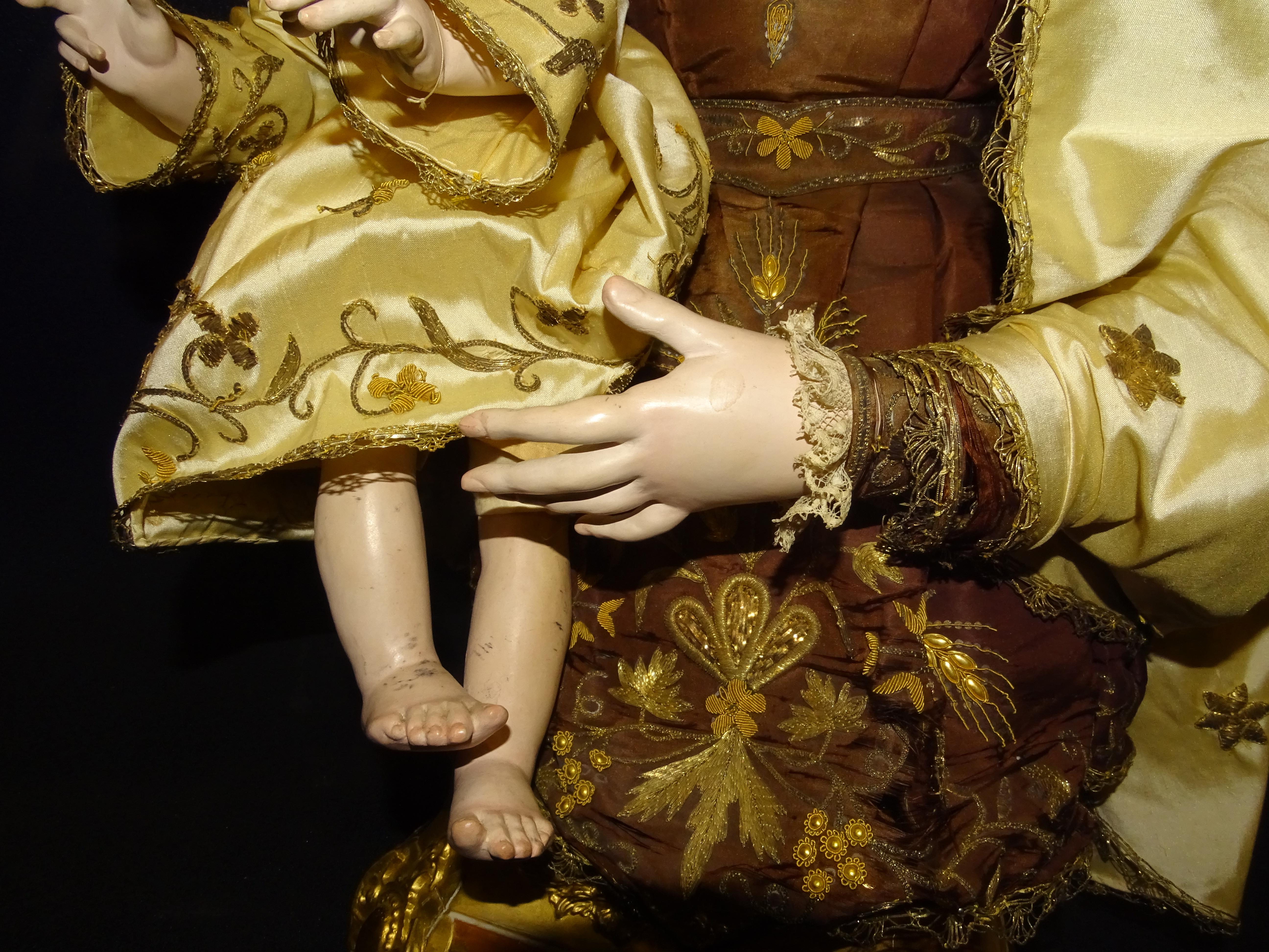 Neapolitan Scupture of a Virgin with the Child Jesus, Nativity 11