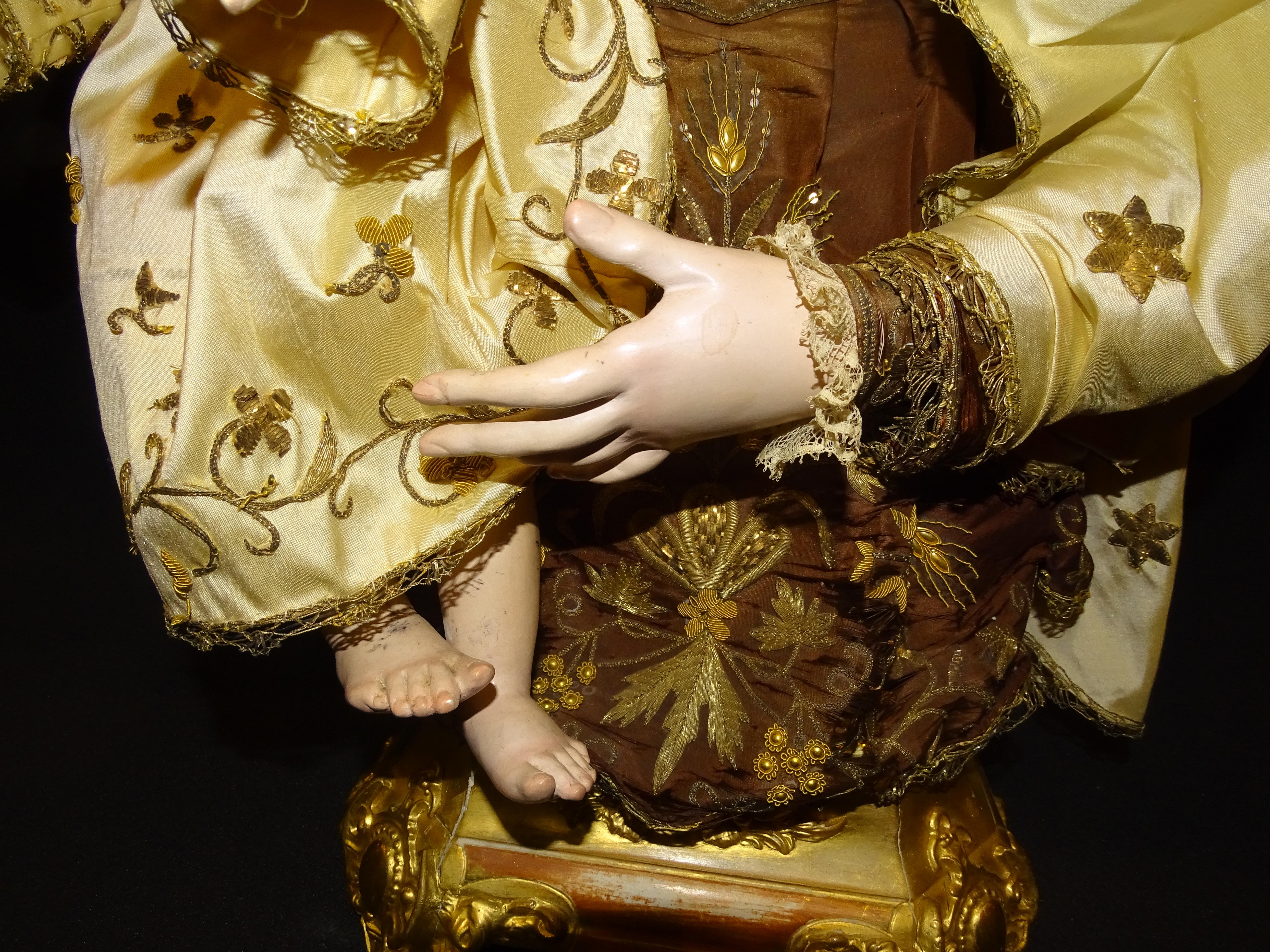 Baroque Neapolitan Scupture of a Virgin with the Child Jesus, Nativity